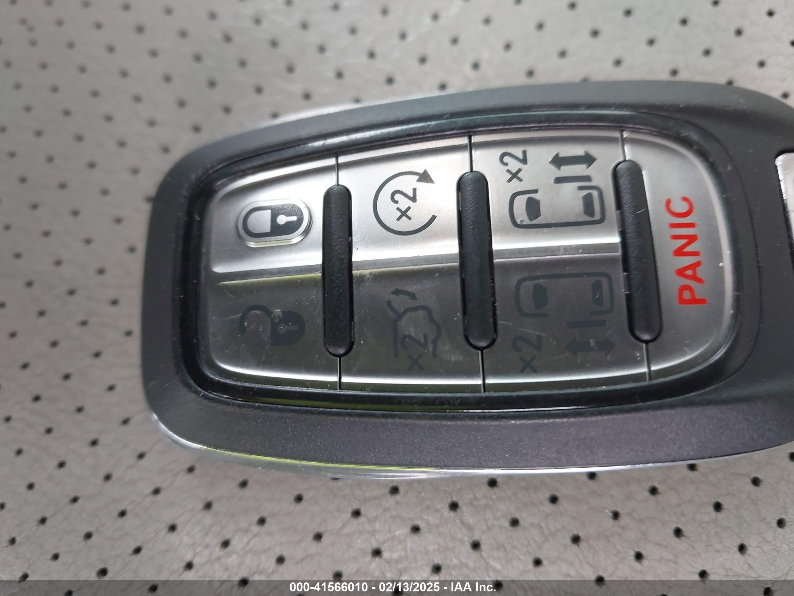 CHRYSLER PACIFICA image 11