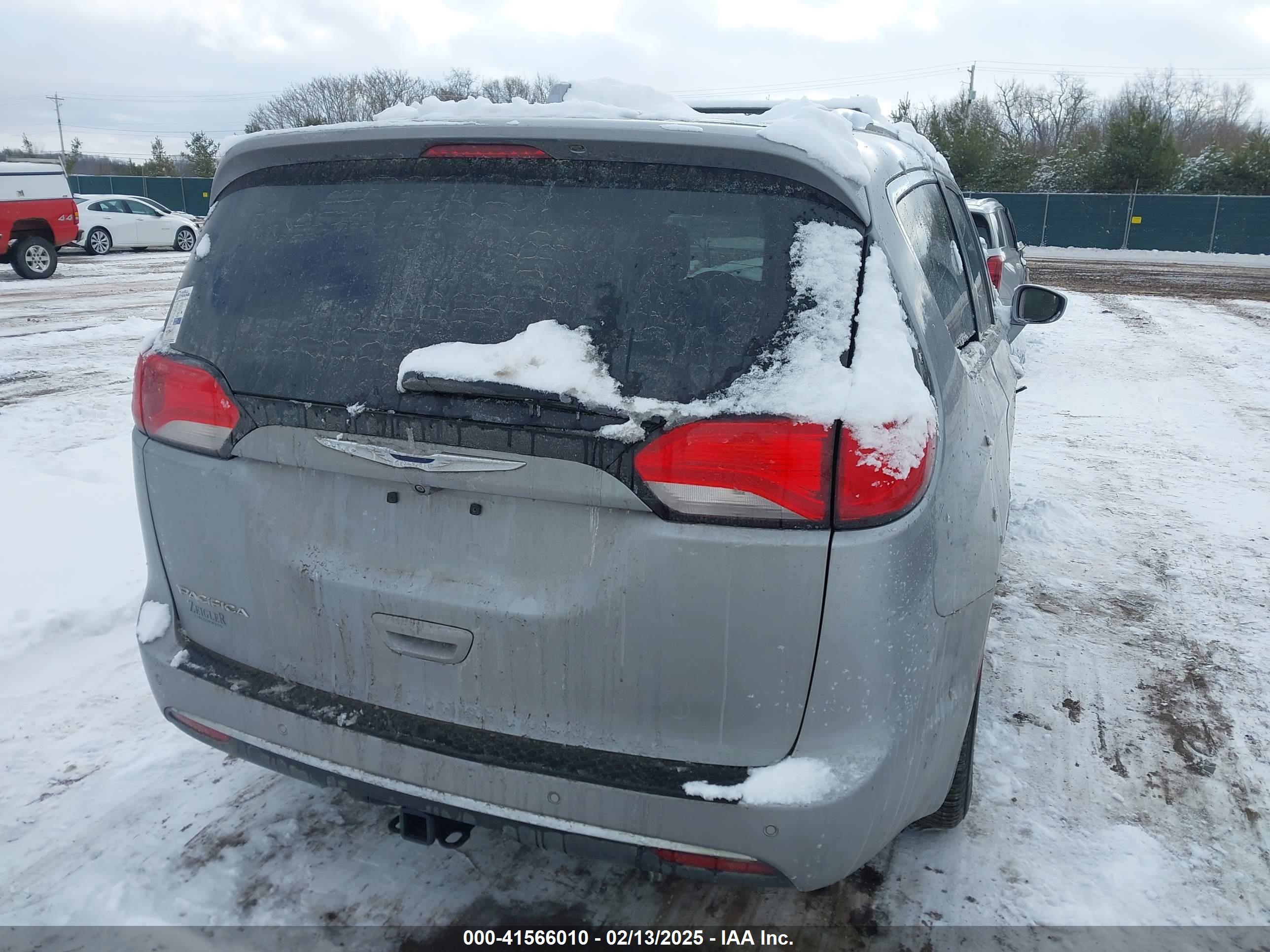 CHRYSLER PACIFICA image 4