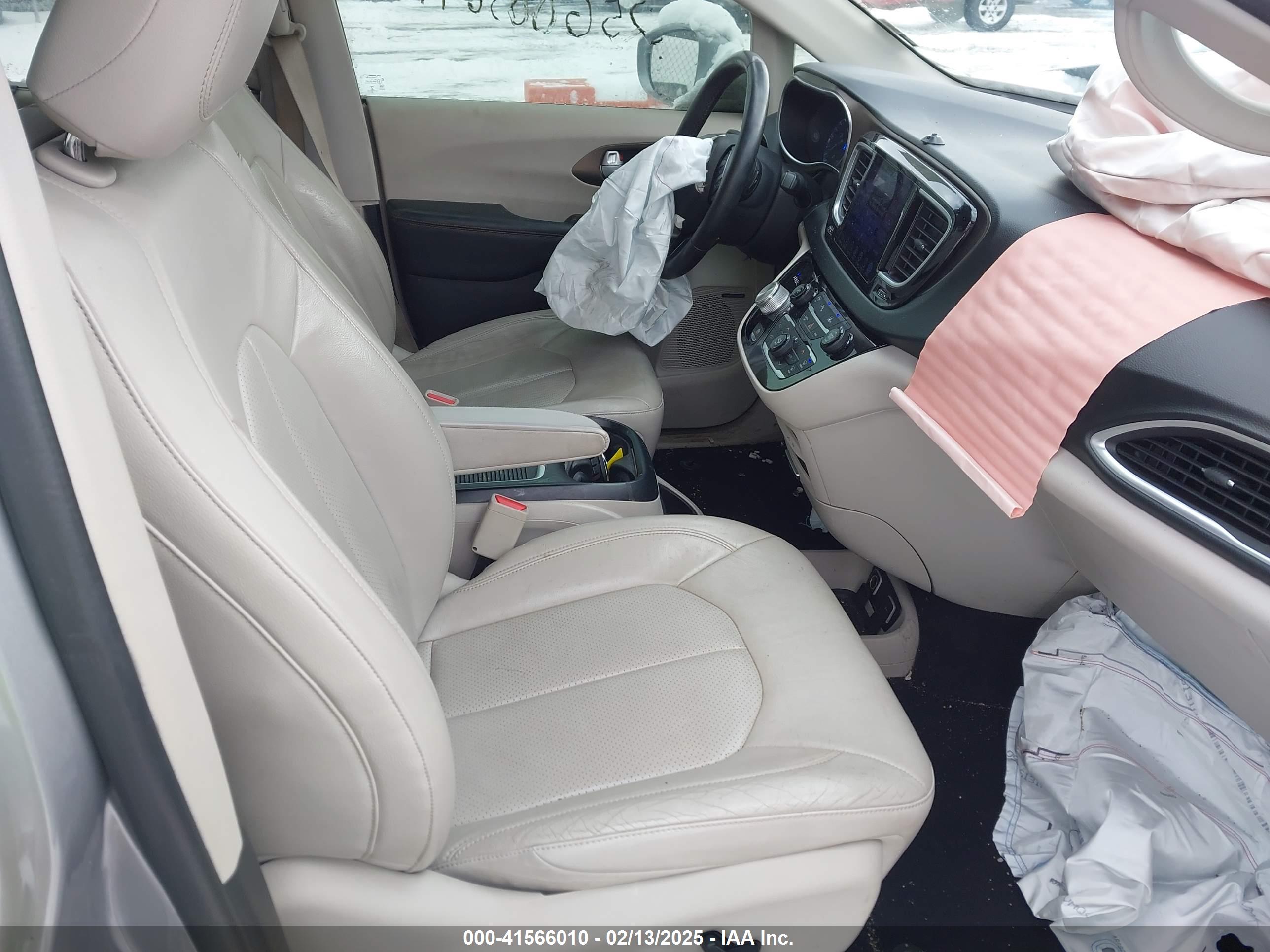 CHRYSLER PACIFICA image 5