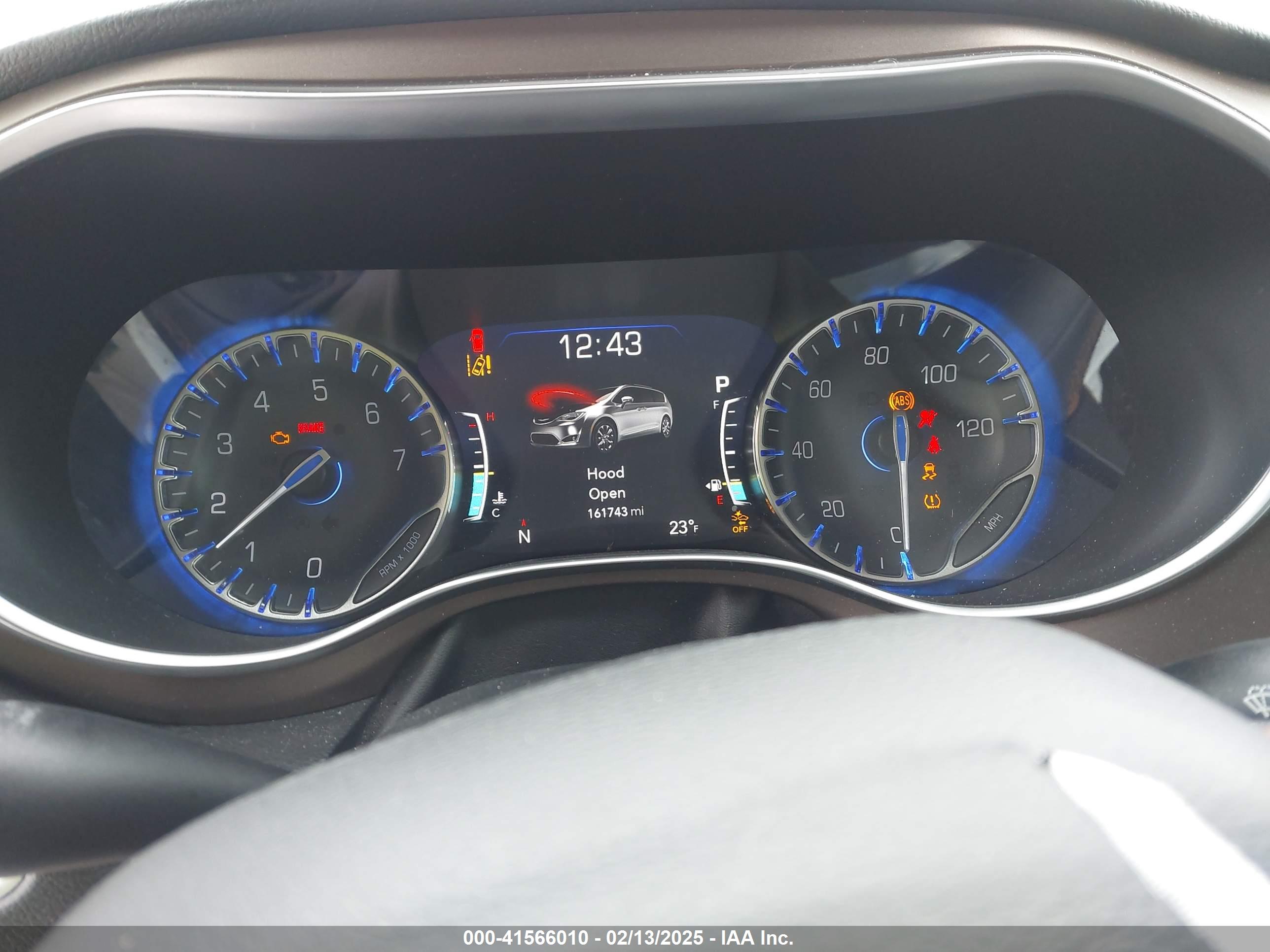 CHRYSLER PACIFICA image 7