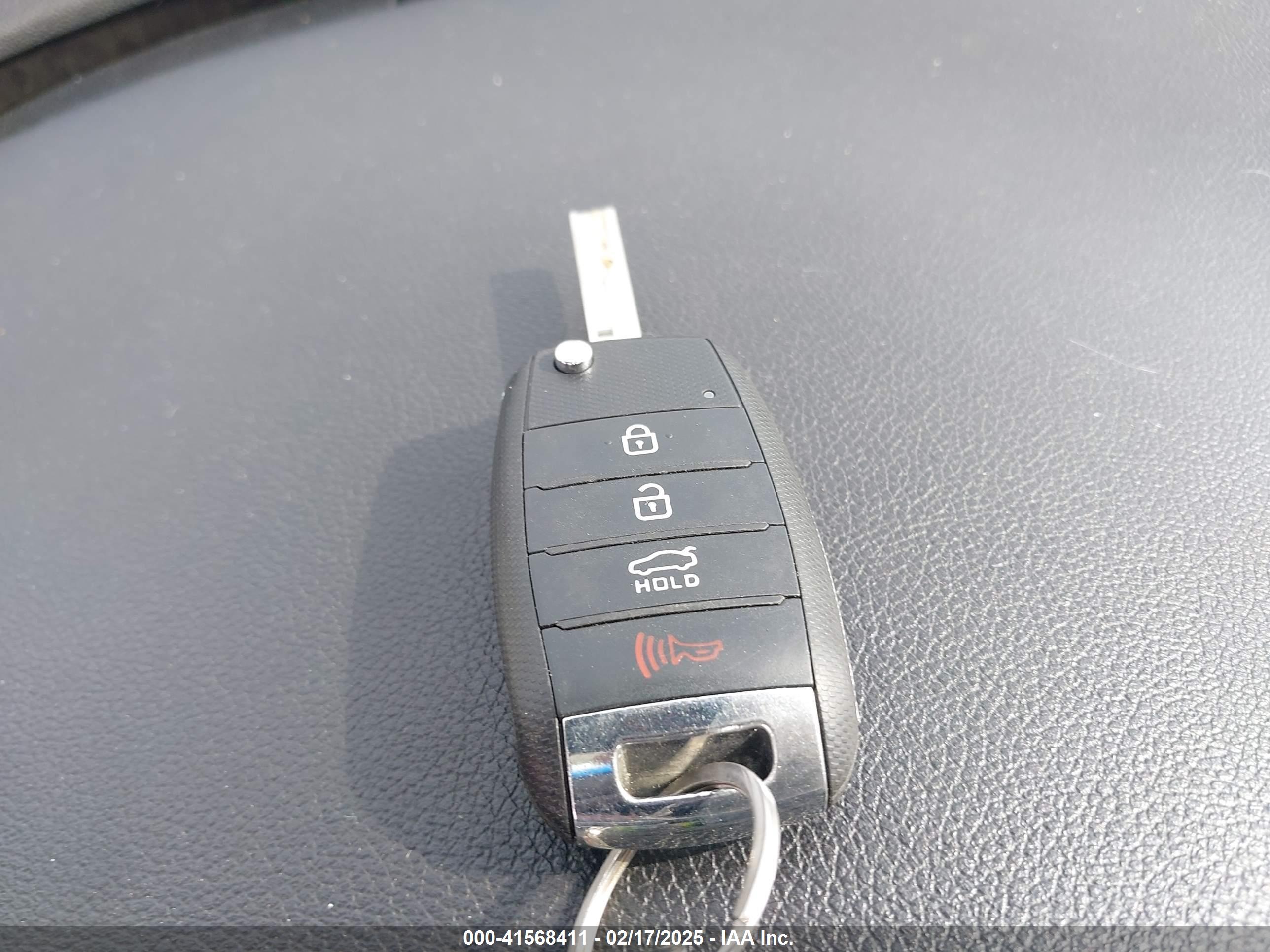 KIA SORENTO image 11