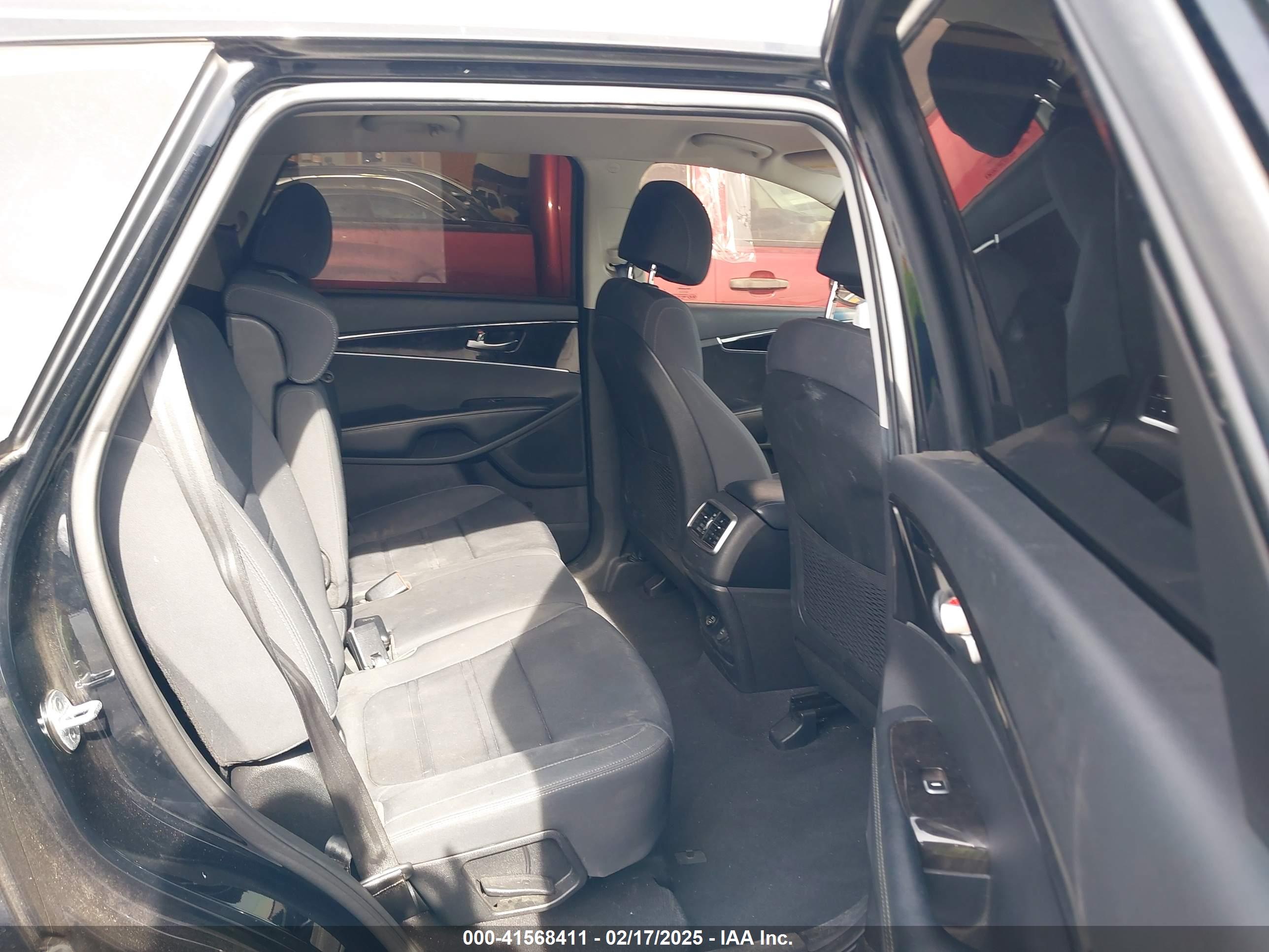 KIA SORENTO image 8