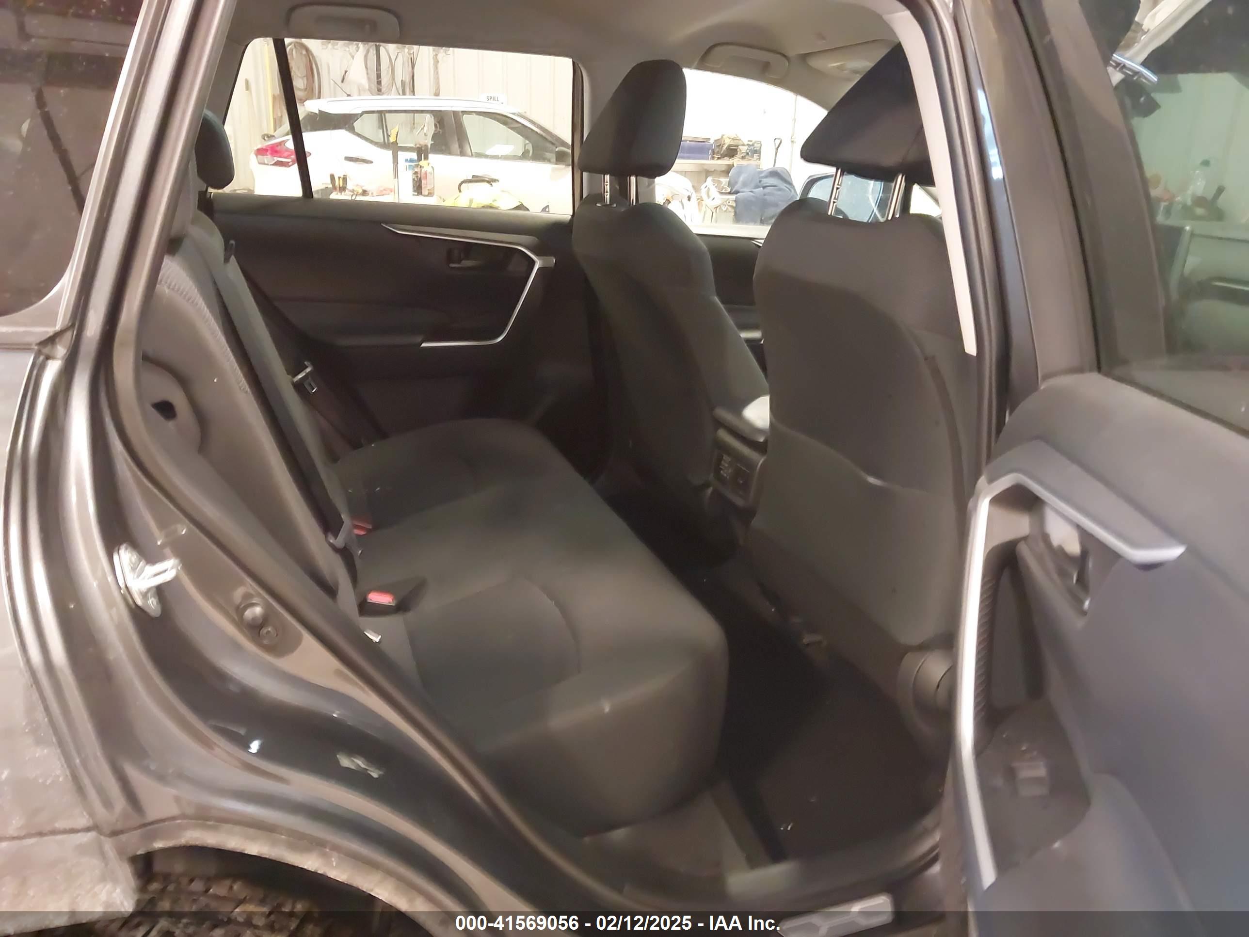 TOYOTA RAV4 image 8