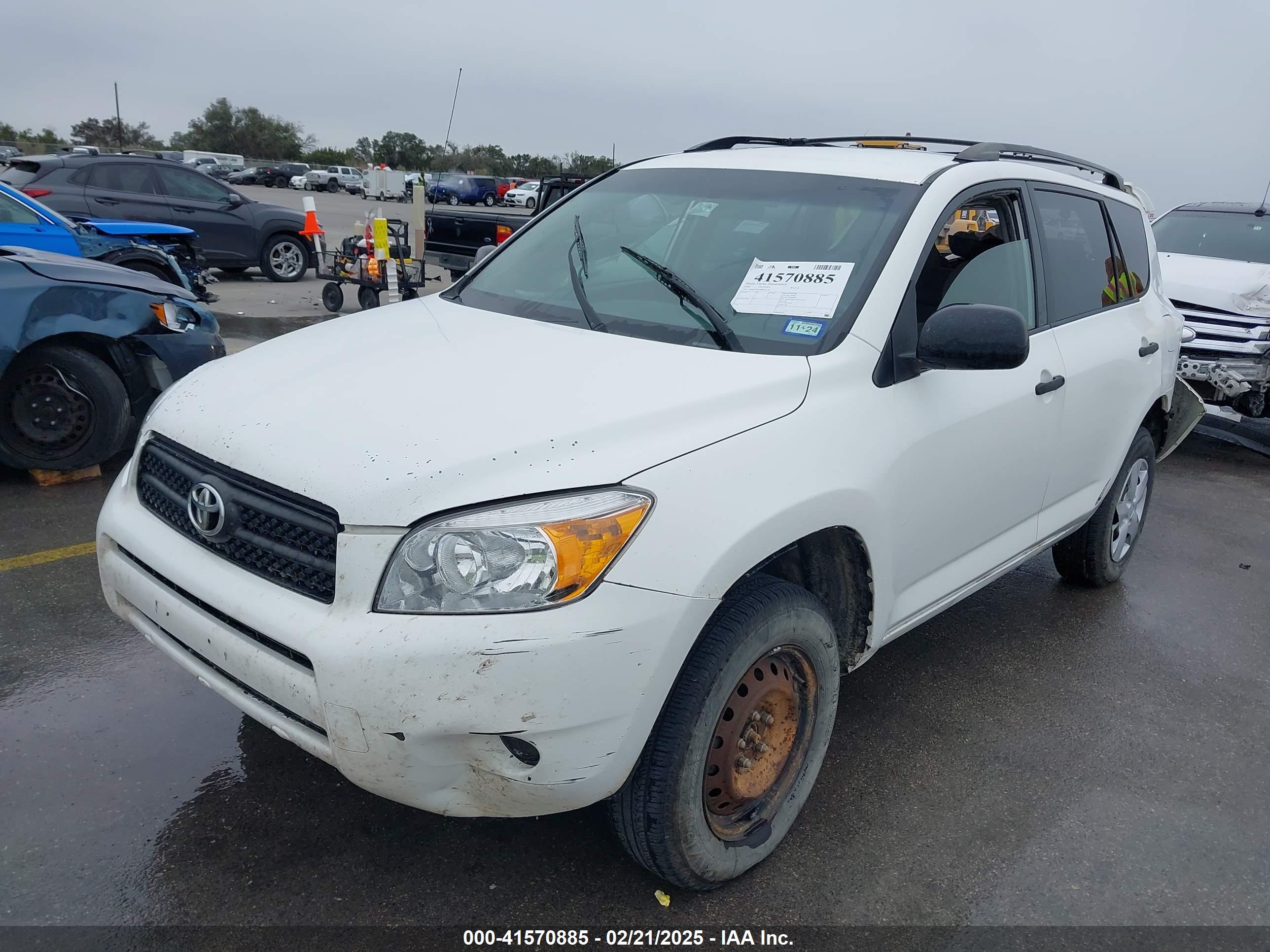 TOYOTA RAV4 image 2