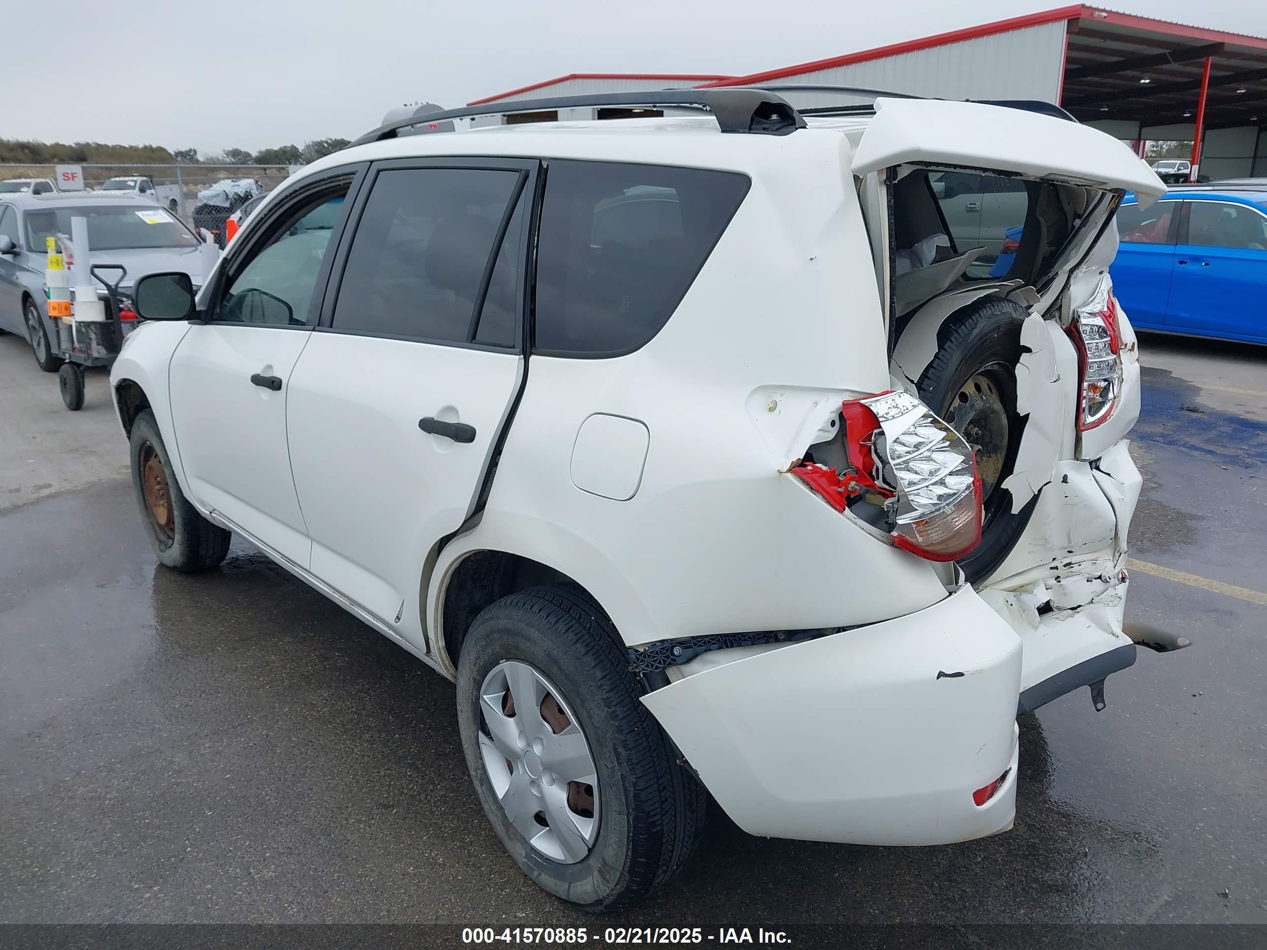 TOYOTA RAV4 image 3