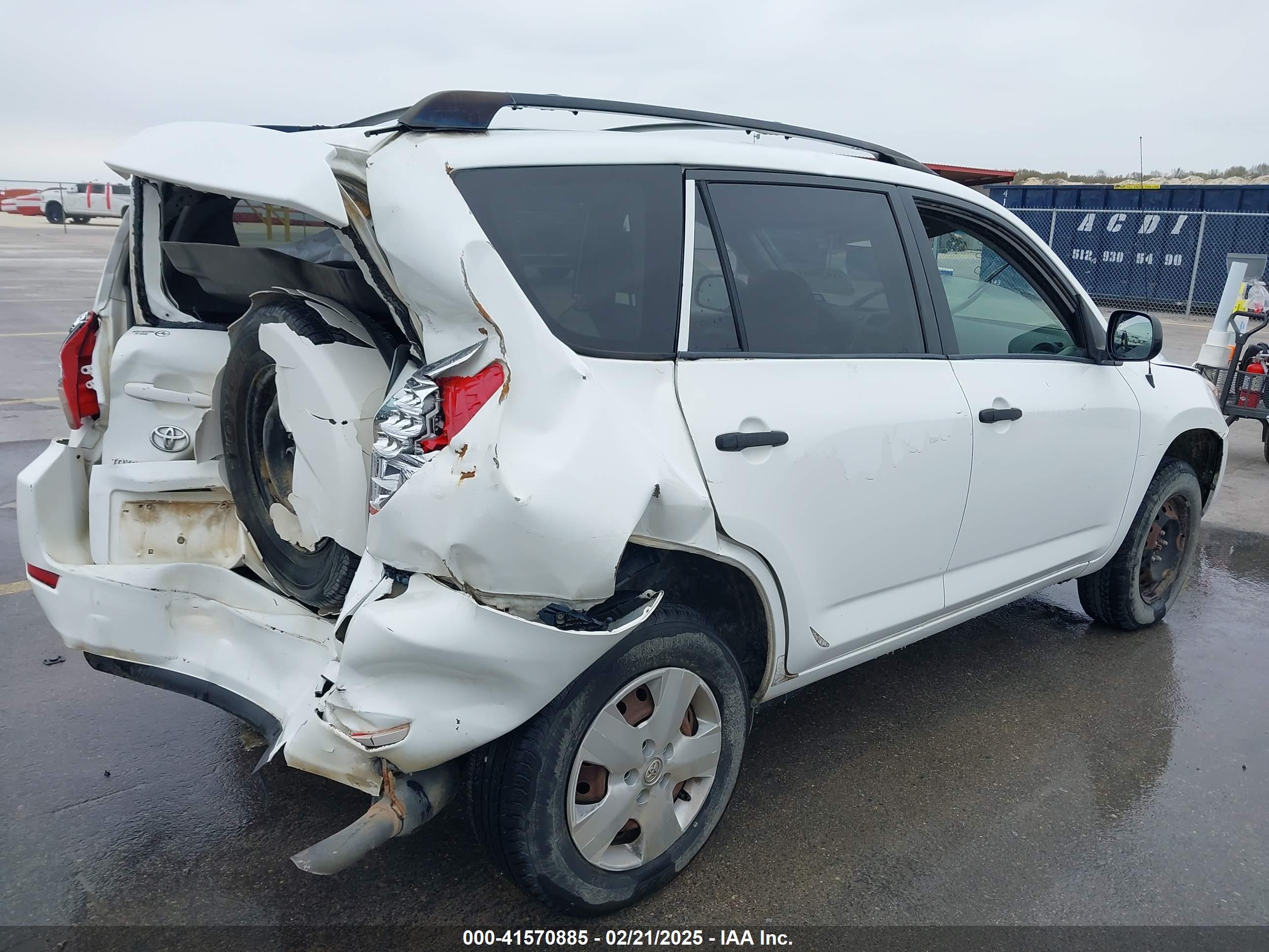 TOYOTA RAV4 image 4