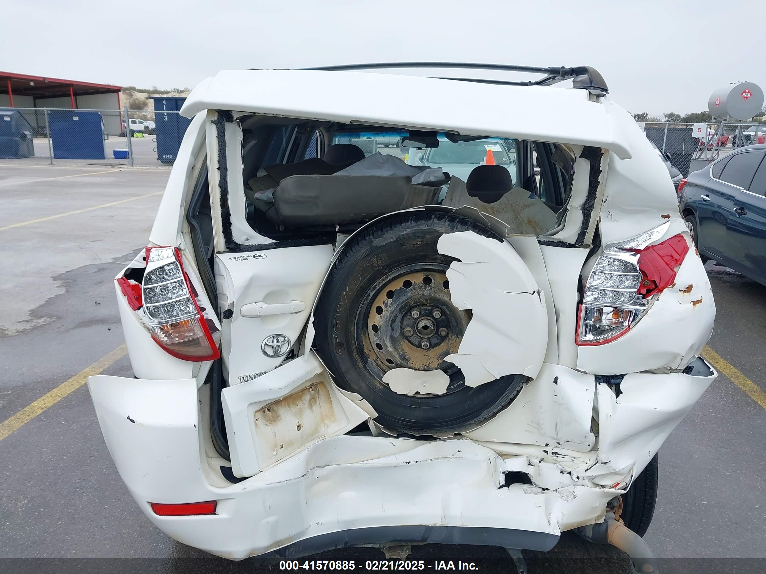 TOYOTA RAV4 image 6