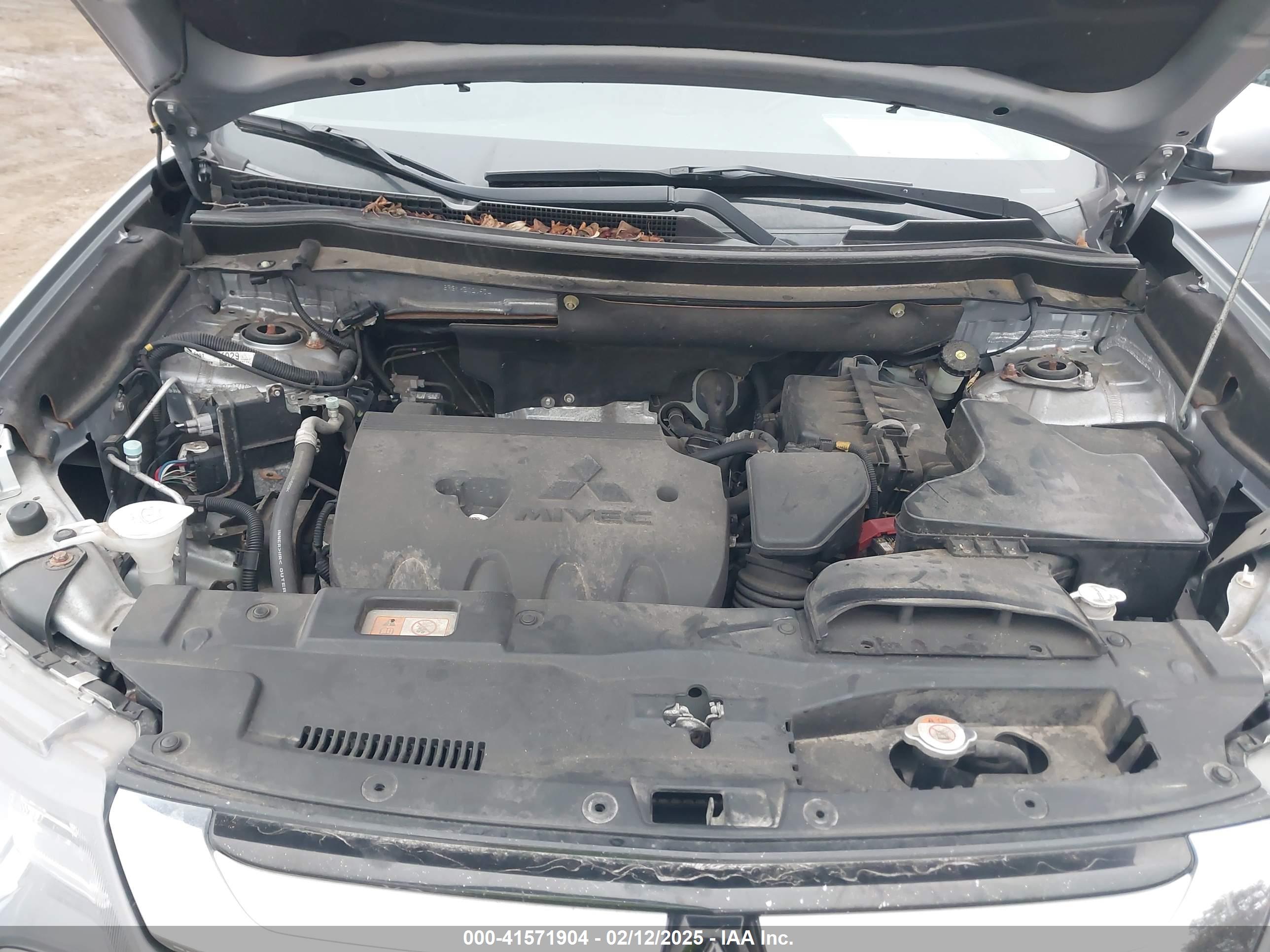 MITSUBISHI OUTLANDER image 10