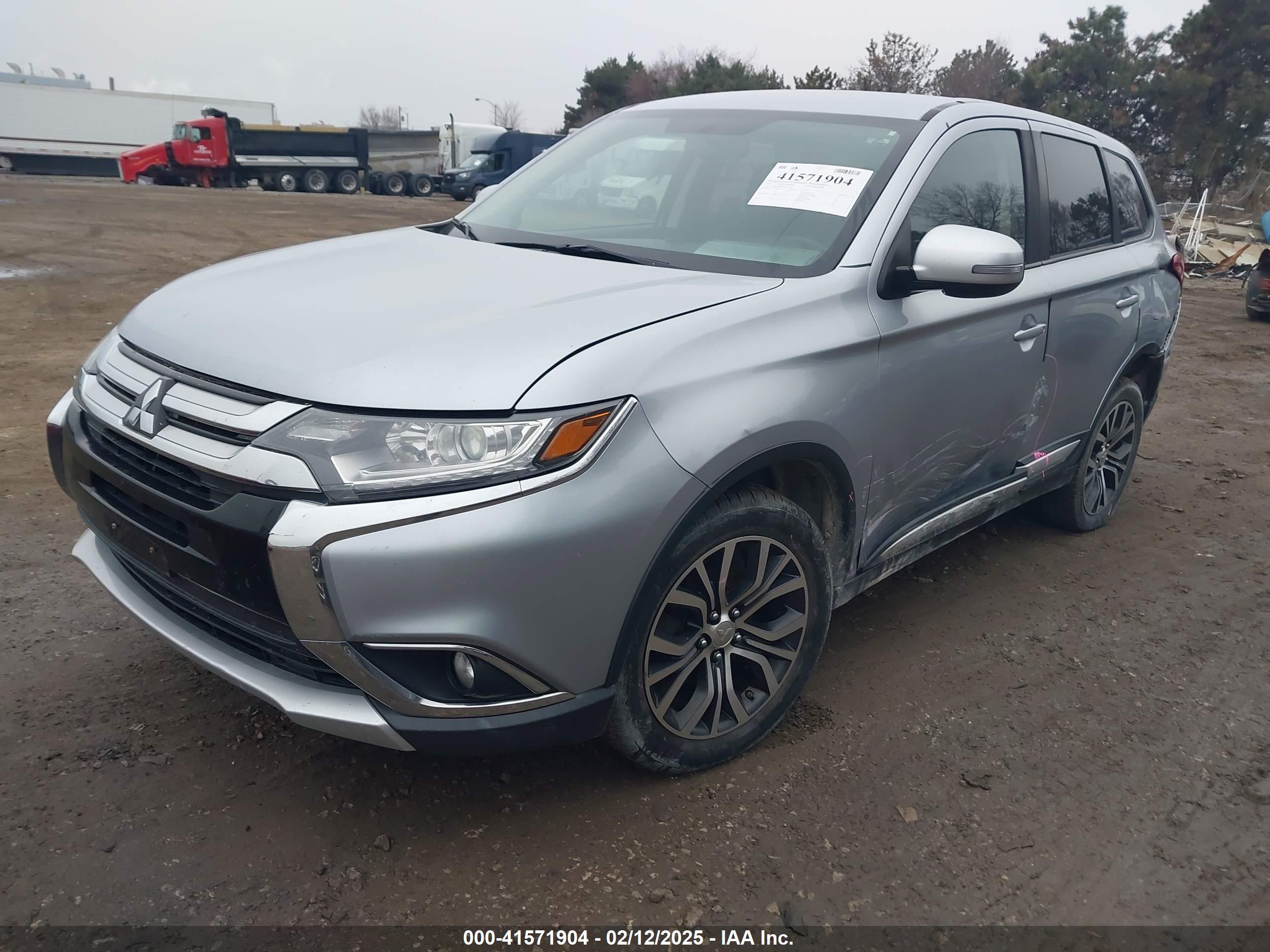 MITSUBISHI OUTLANDER image 2