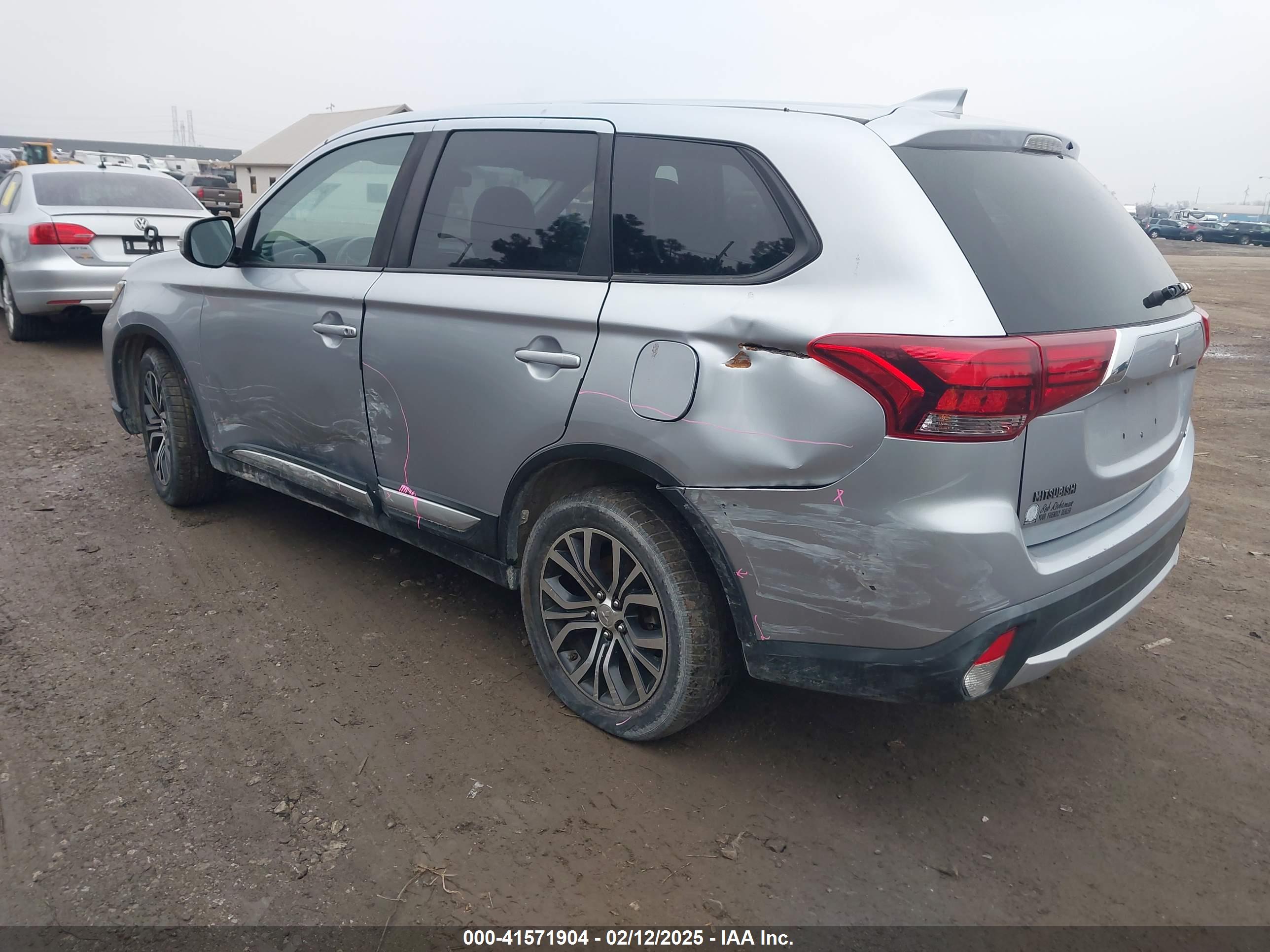 MITSUBISHI OUTLANDER image 3