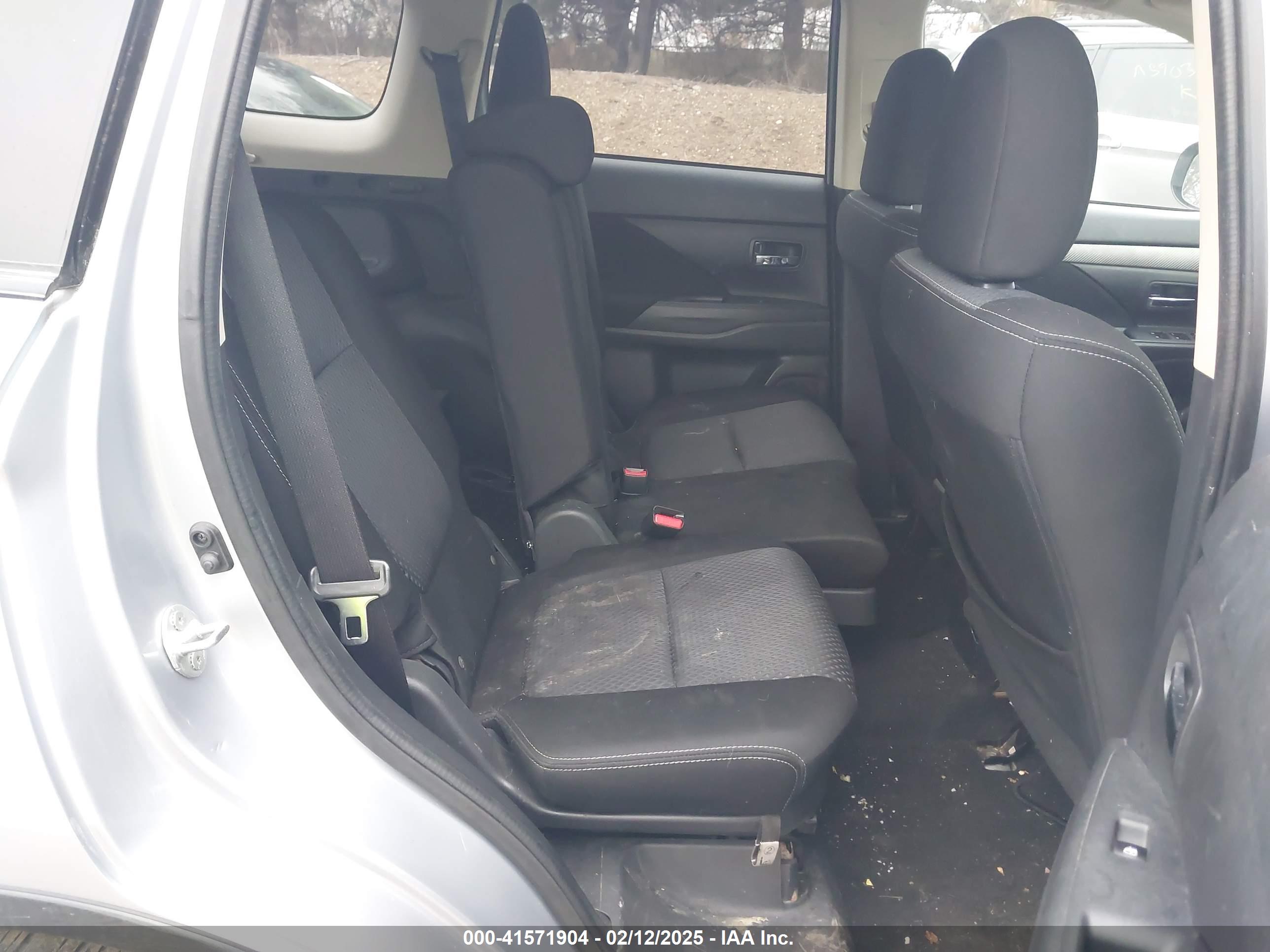 MITSUBISHI OUTLANDER image 8