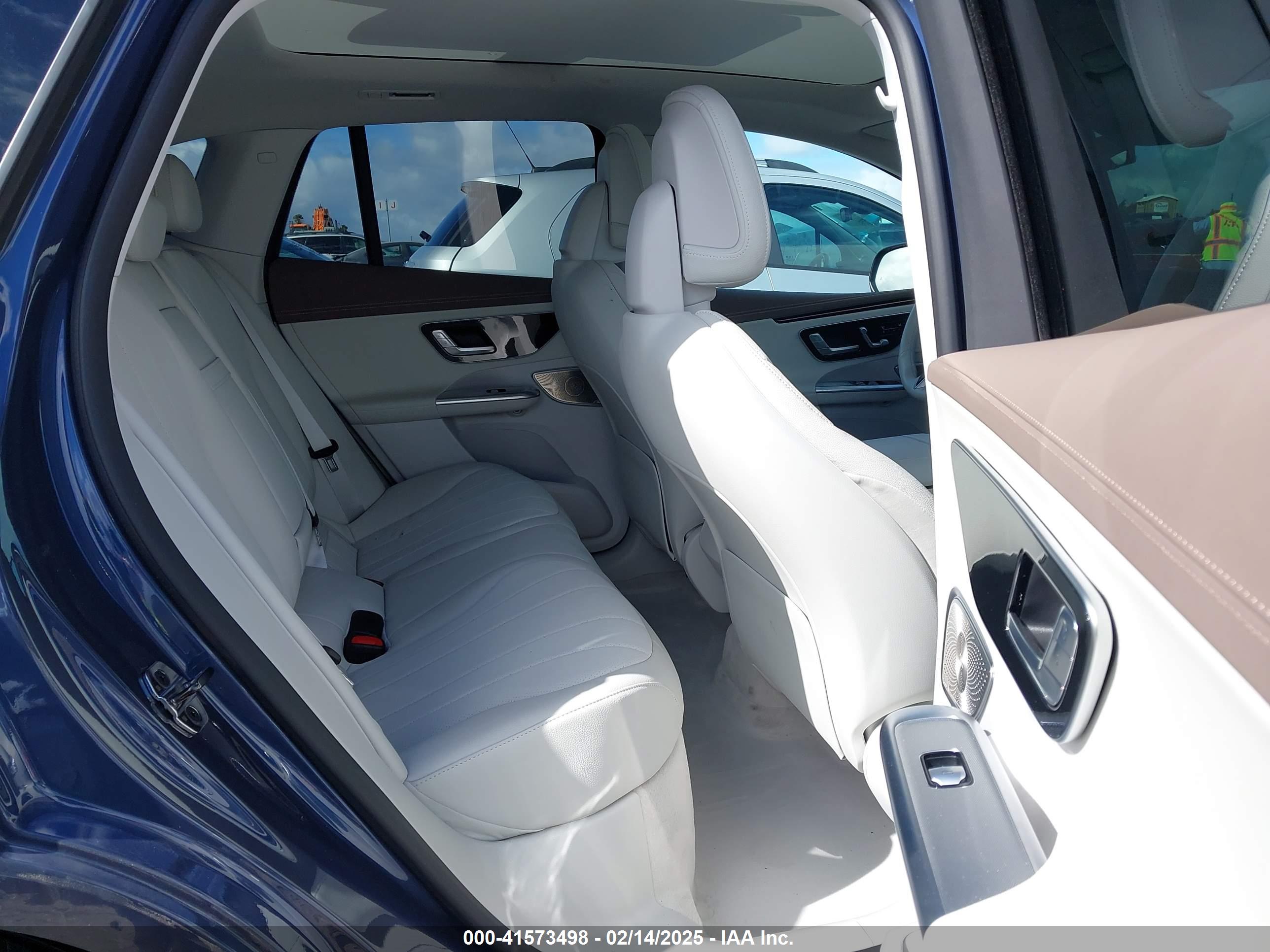 MERCEDES-BENZ EQE image 8