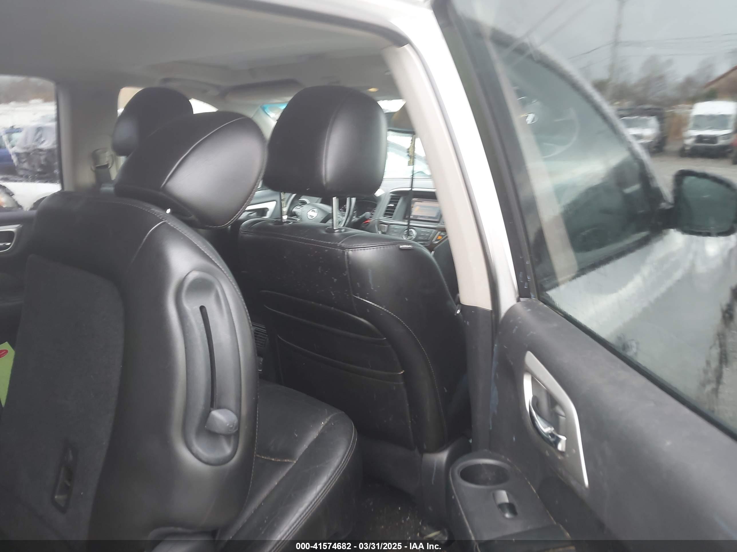 NISSAN PATHFINDER image 8