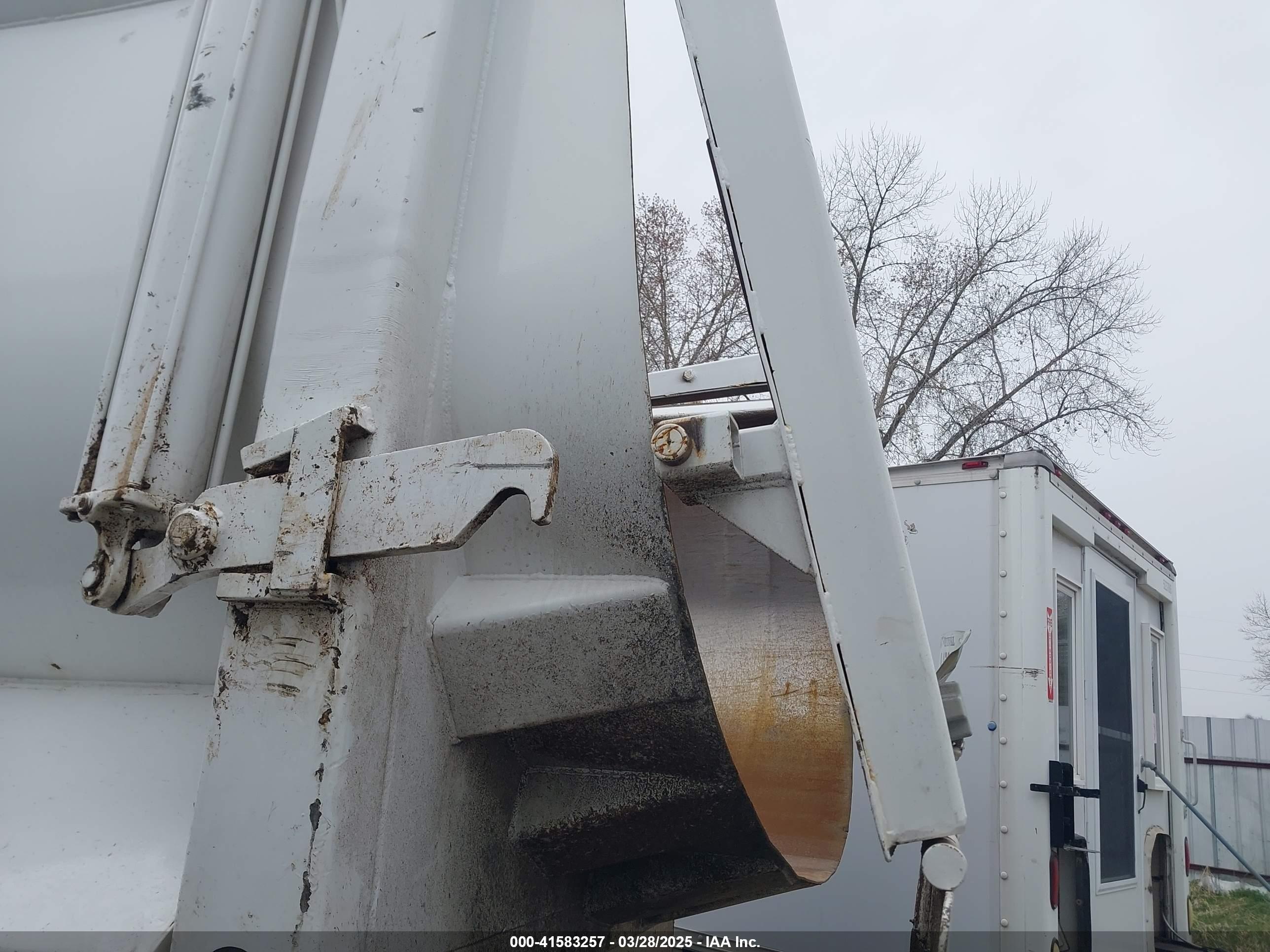 TRAILER HANSON image 6