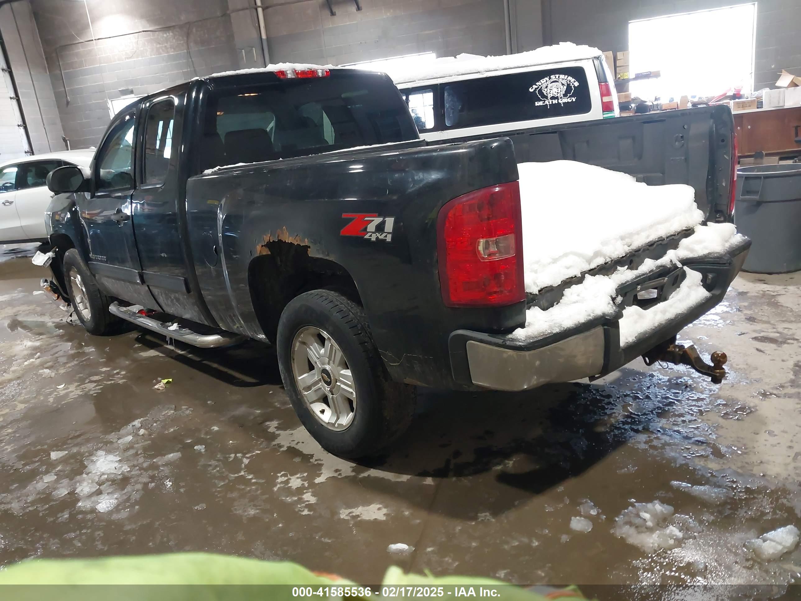 CHEVROLET SILVERADO image 3