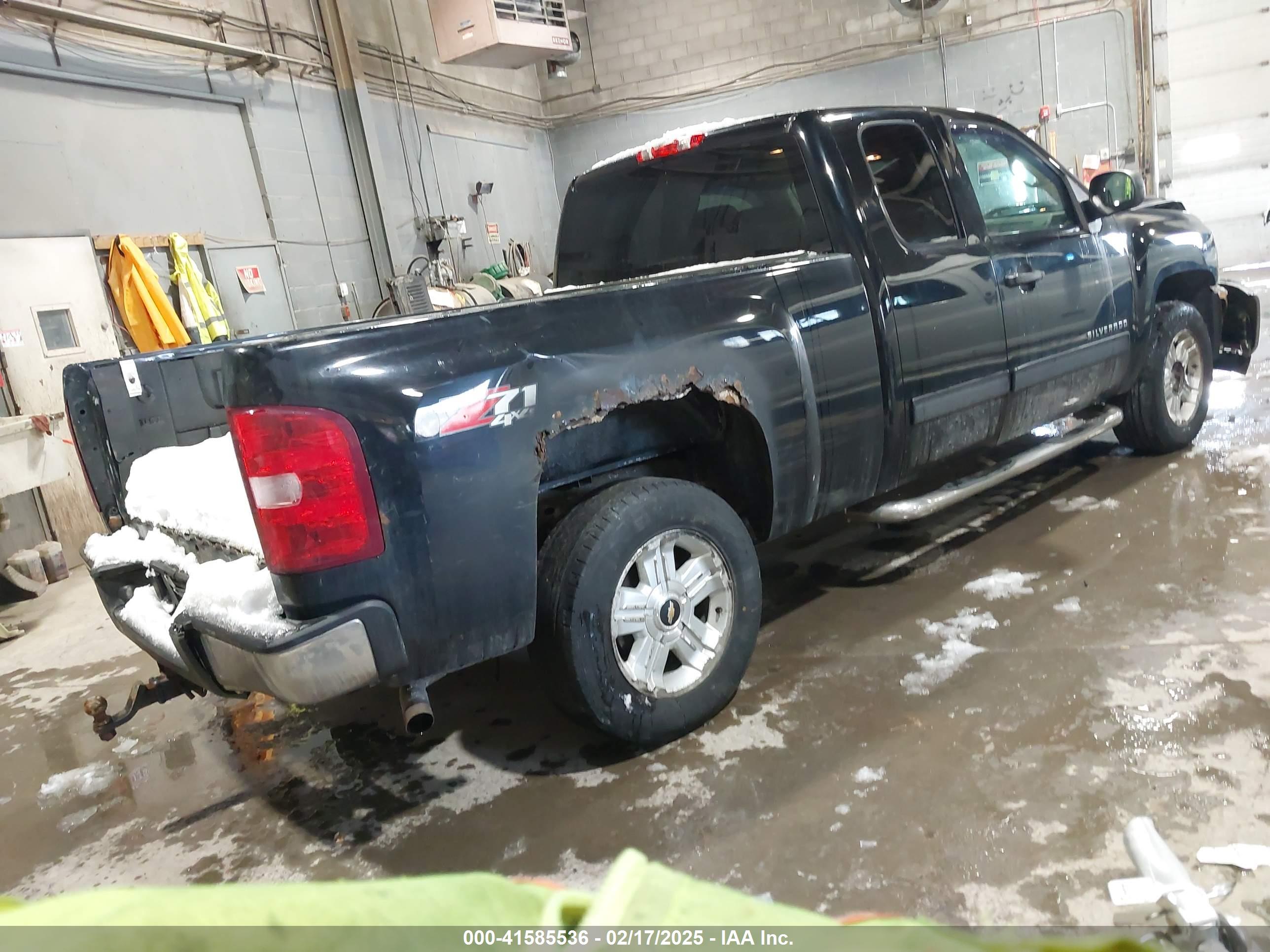CHEVROLET SILVERADO image 4