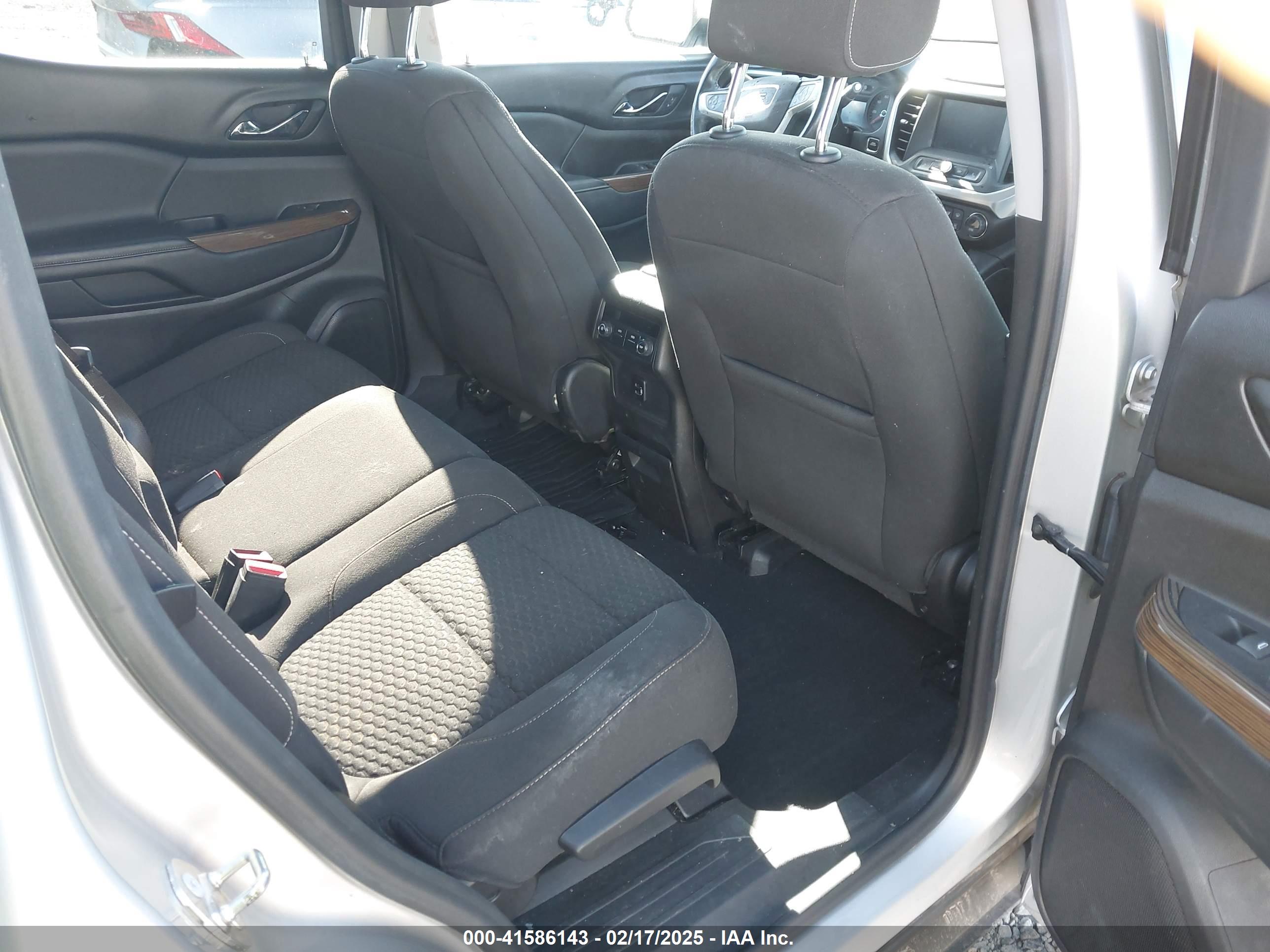 GMC ACADIA image 8