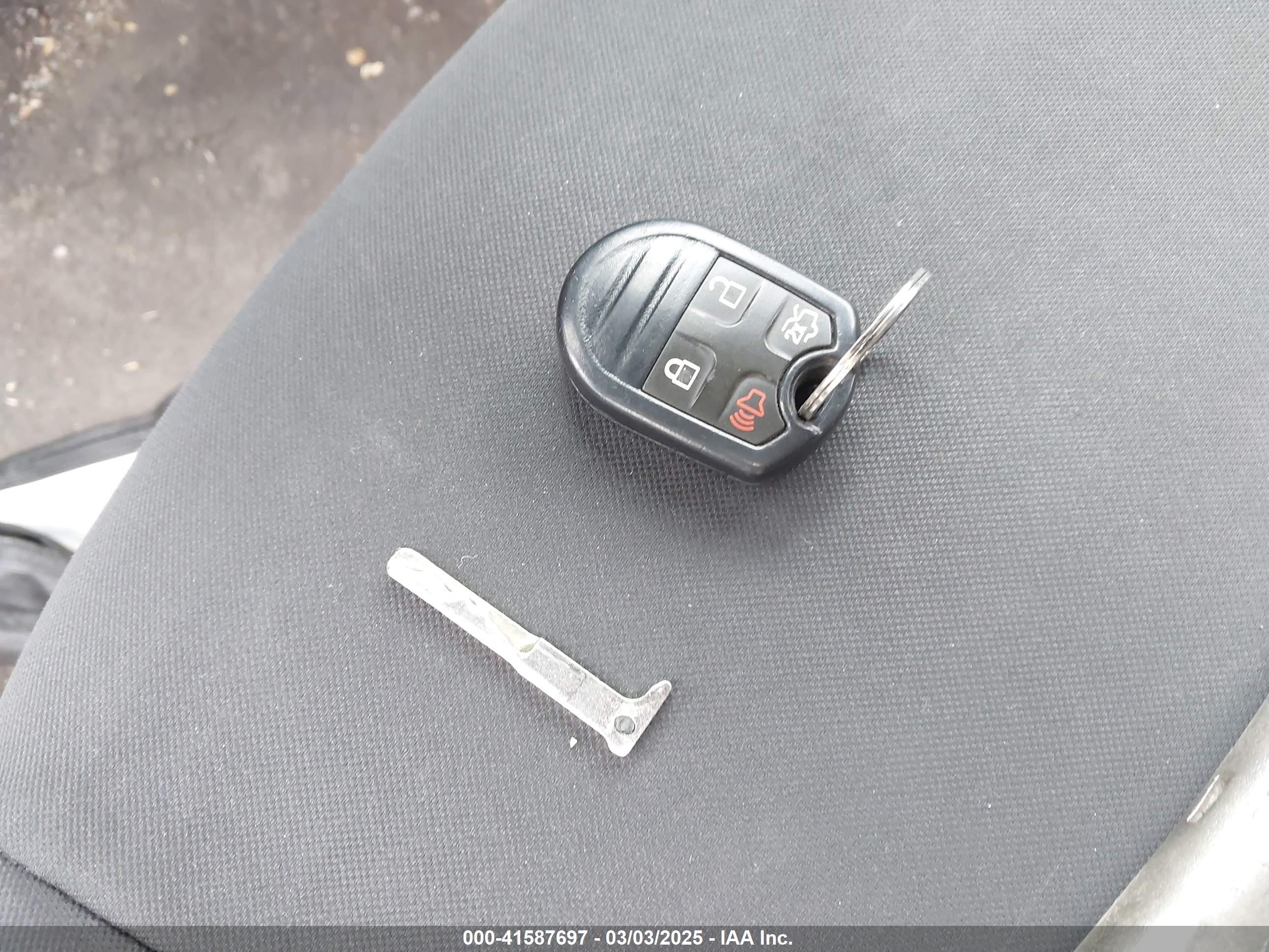 FORD FIESTA image 11