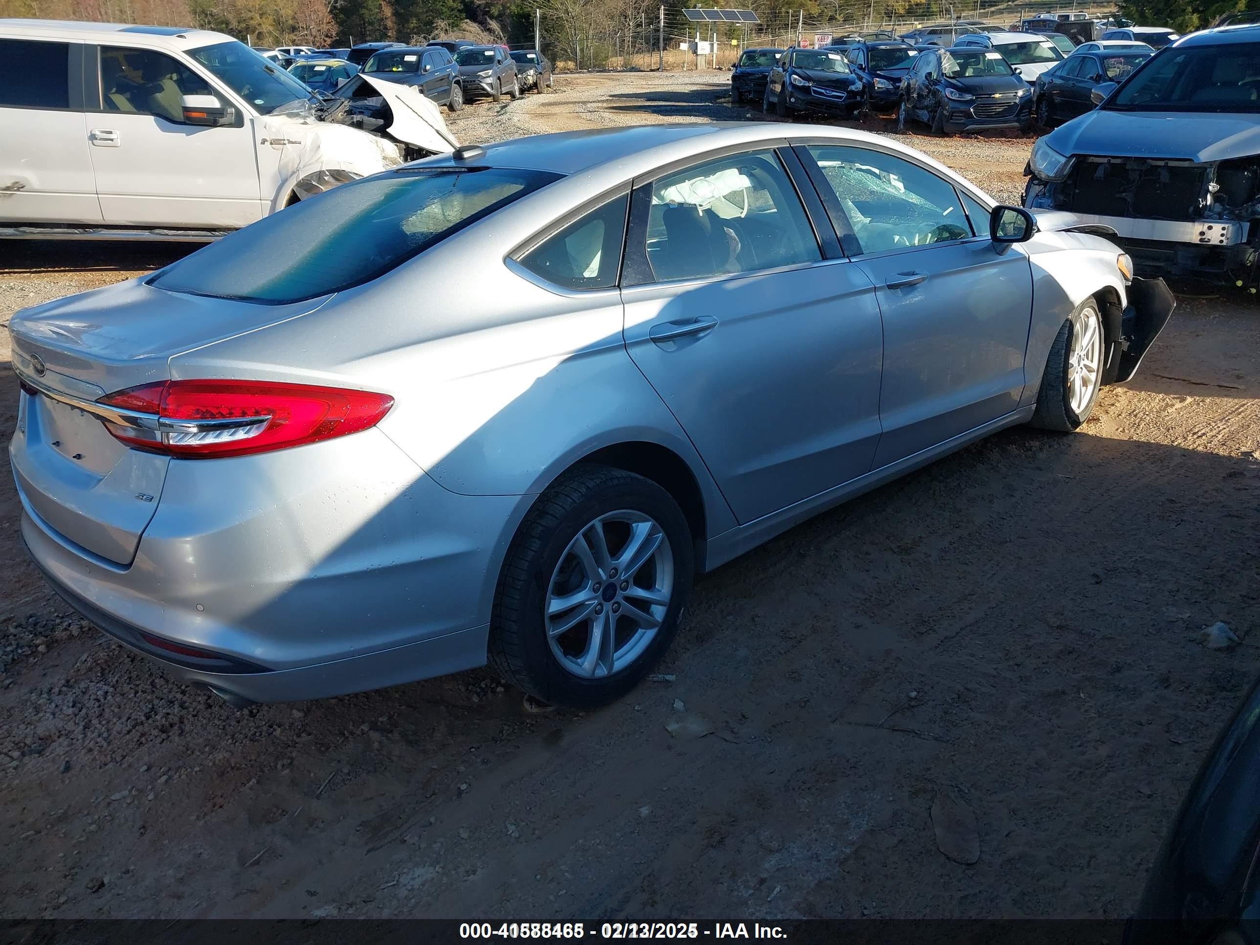 FORD FUSION image 4
