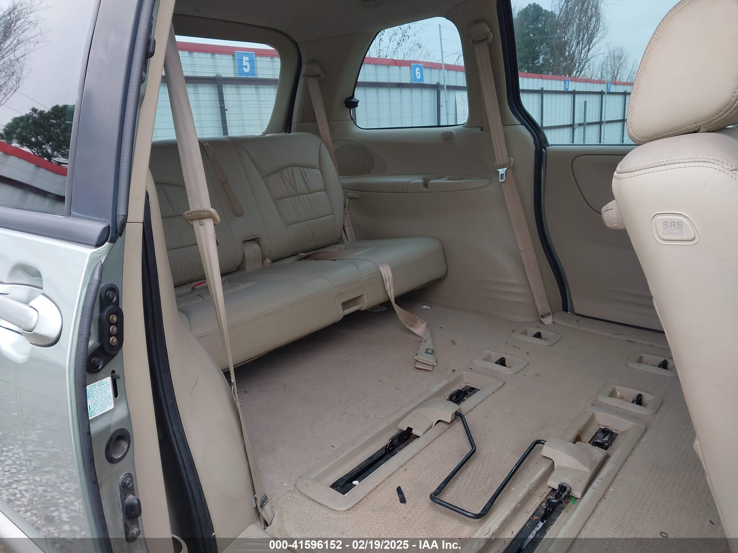 MAZDA MPV image 8