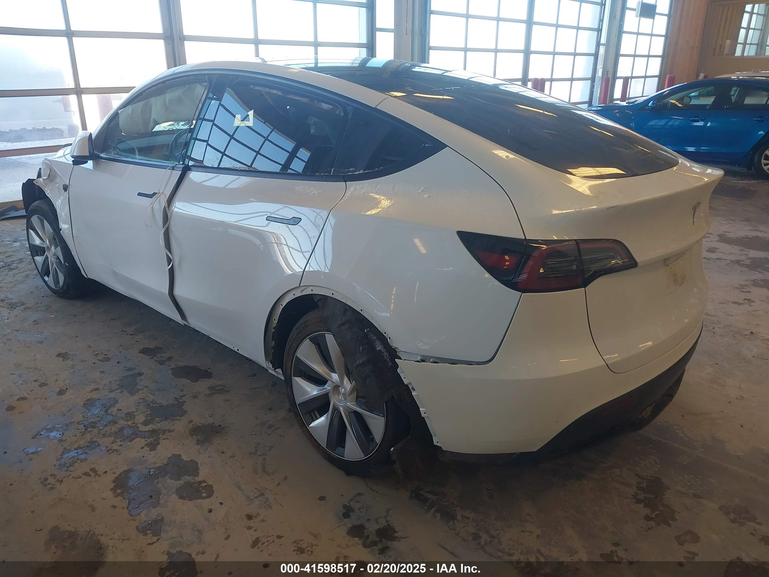 TESLA MODEL image 3