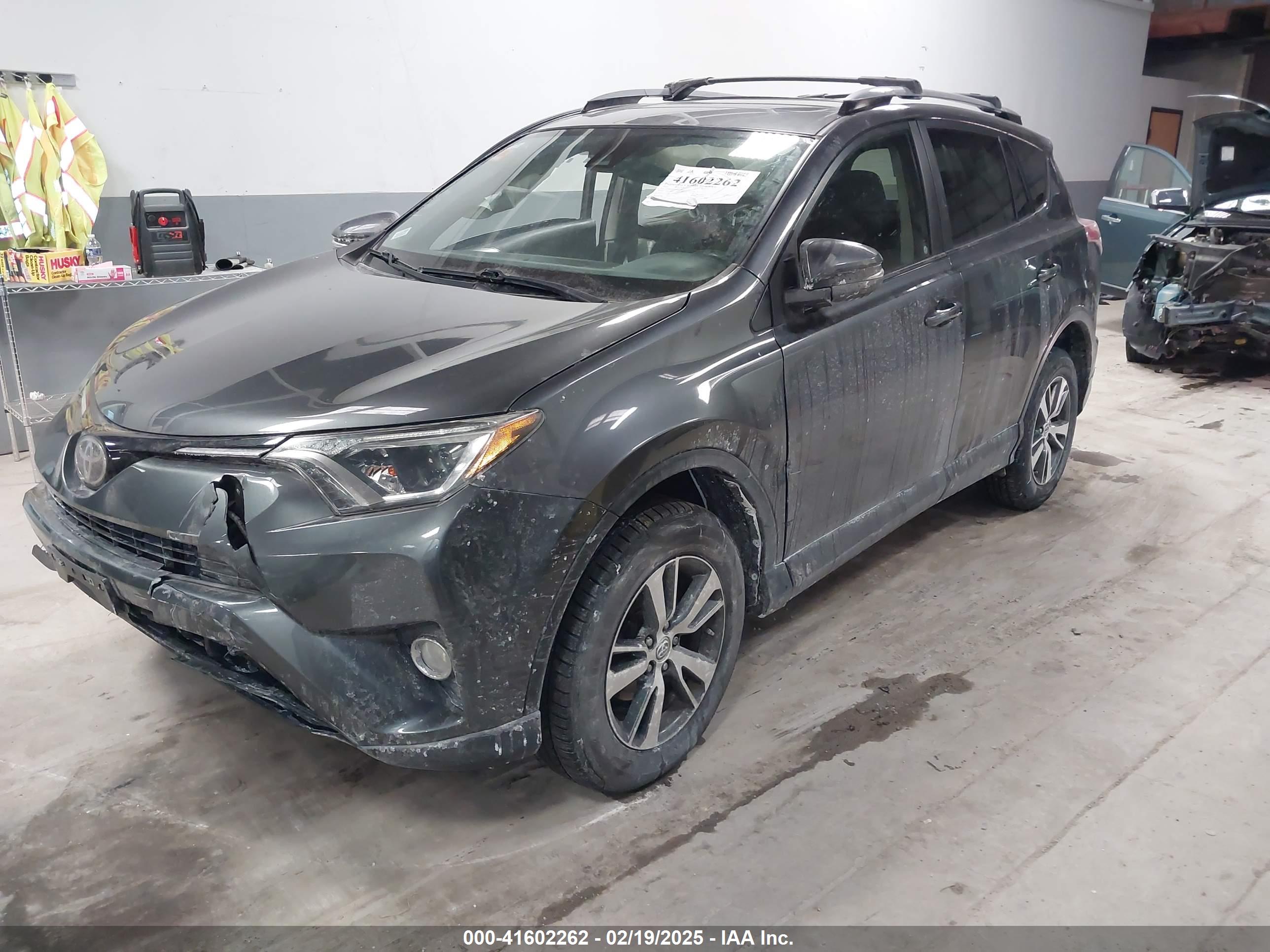 TOYOTA RAV4 image 2