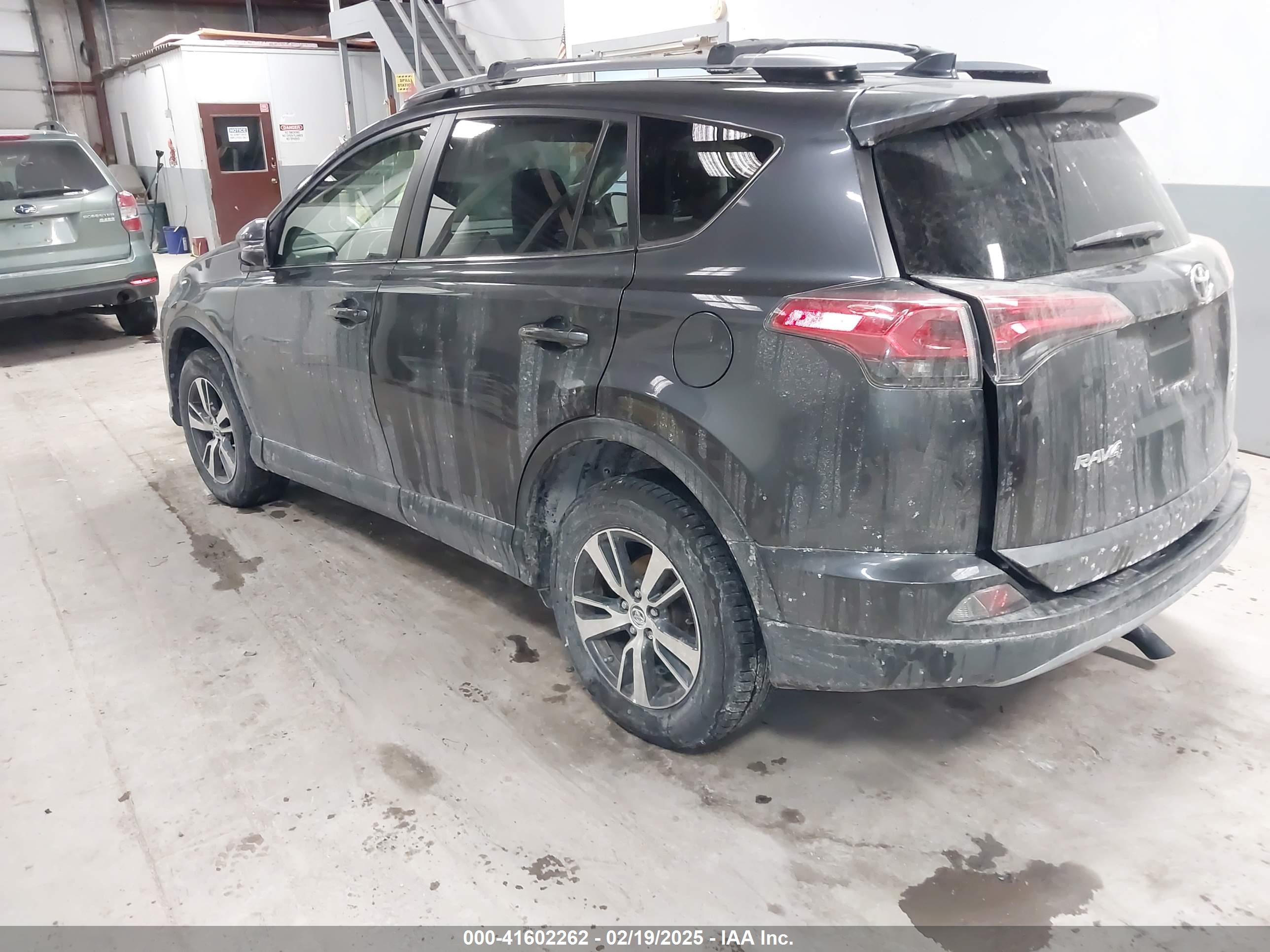 TOYOTA RAV4 image 3