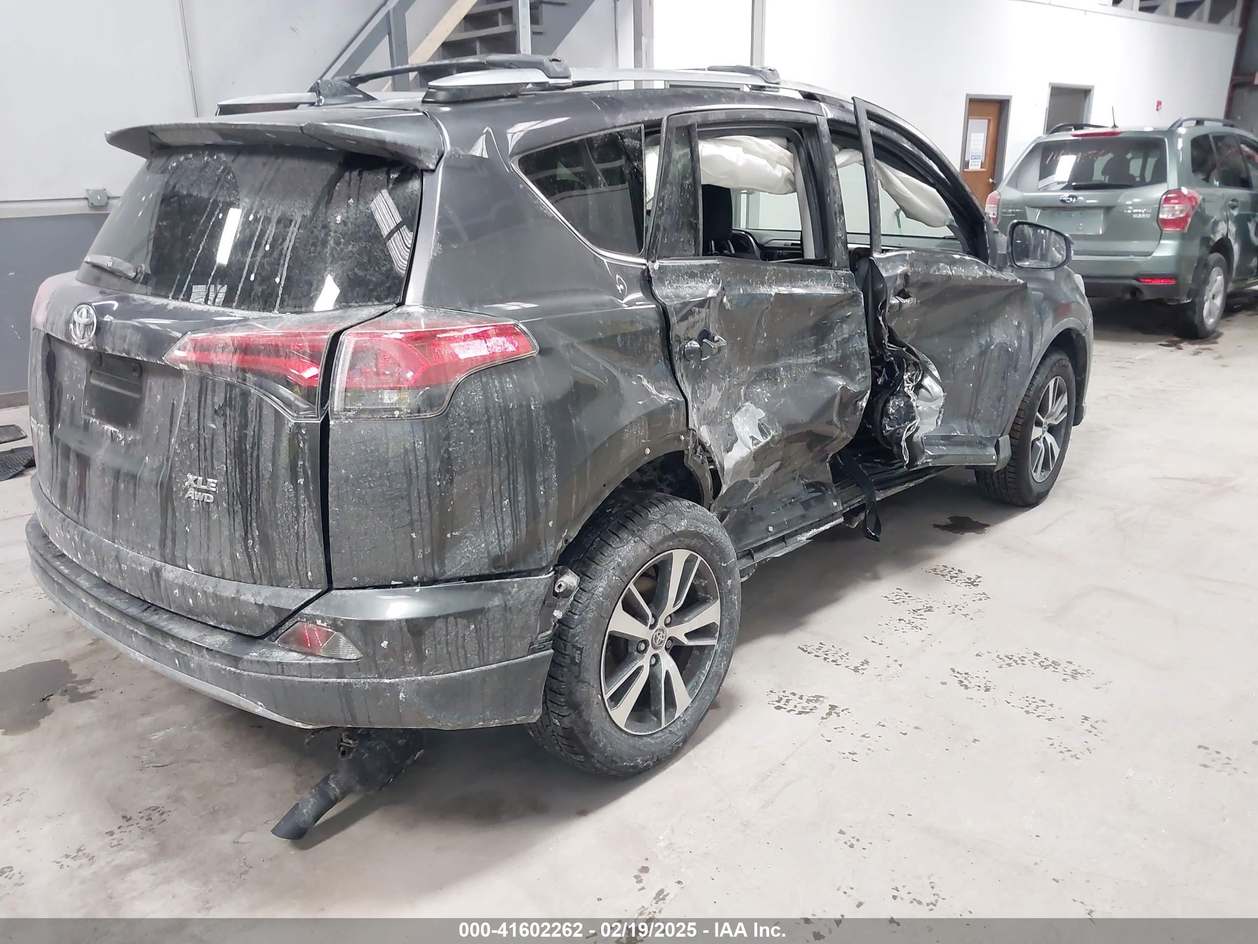 TOYOTA RAV4 image 4