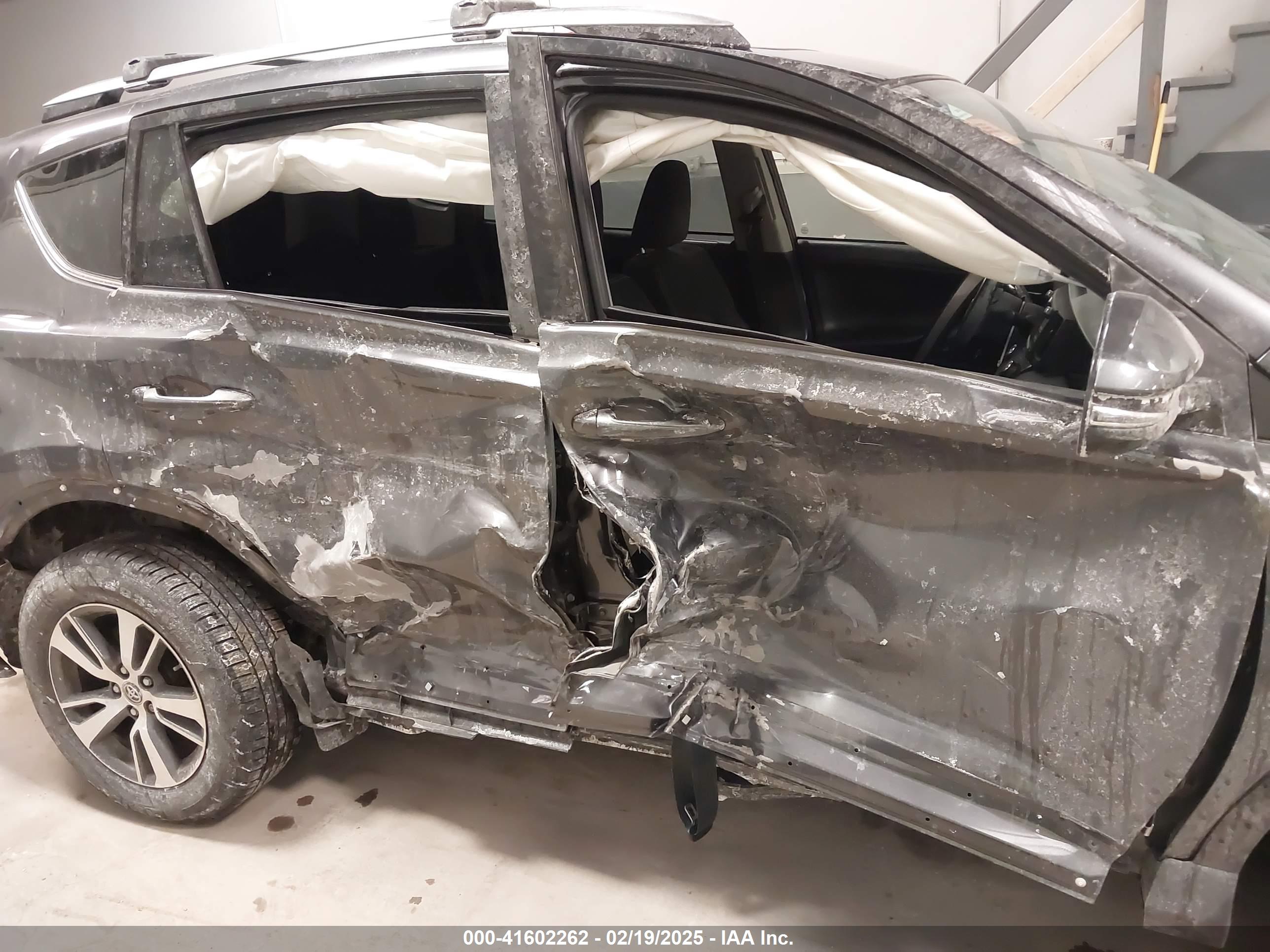 TOYOTA RAV4 image 6