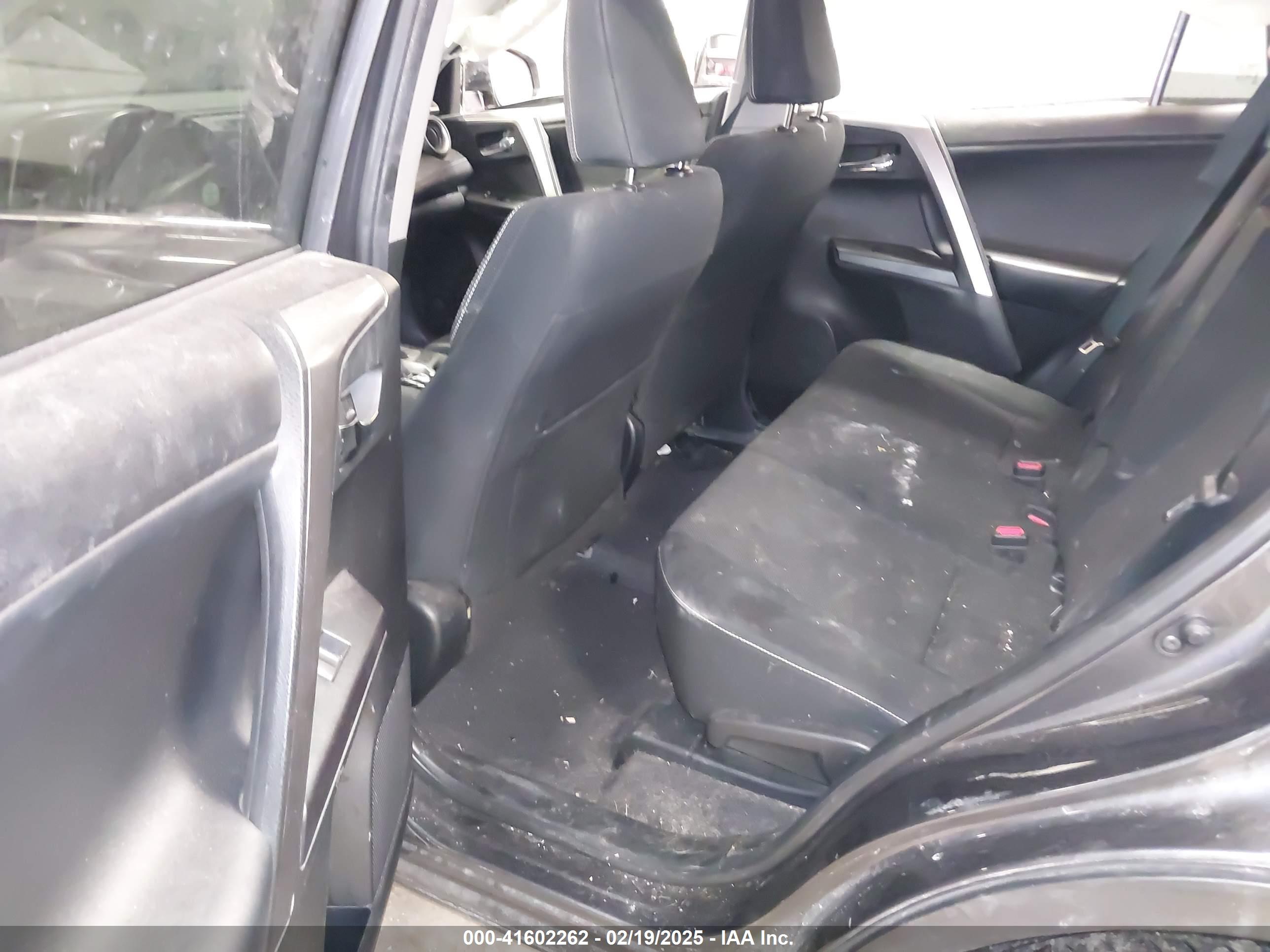 TOYOTA RAV4 image 8