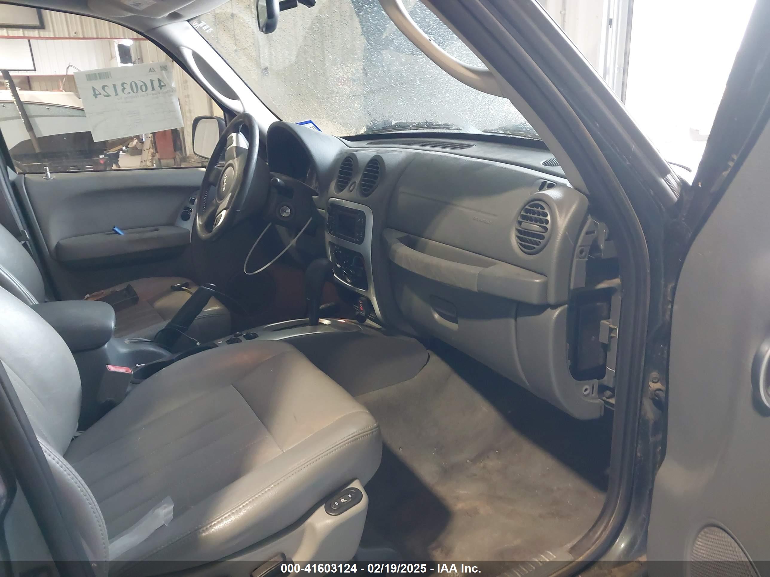 JEEP LIBERTY image 5