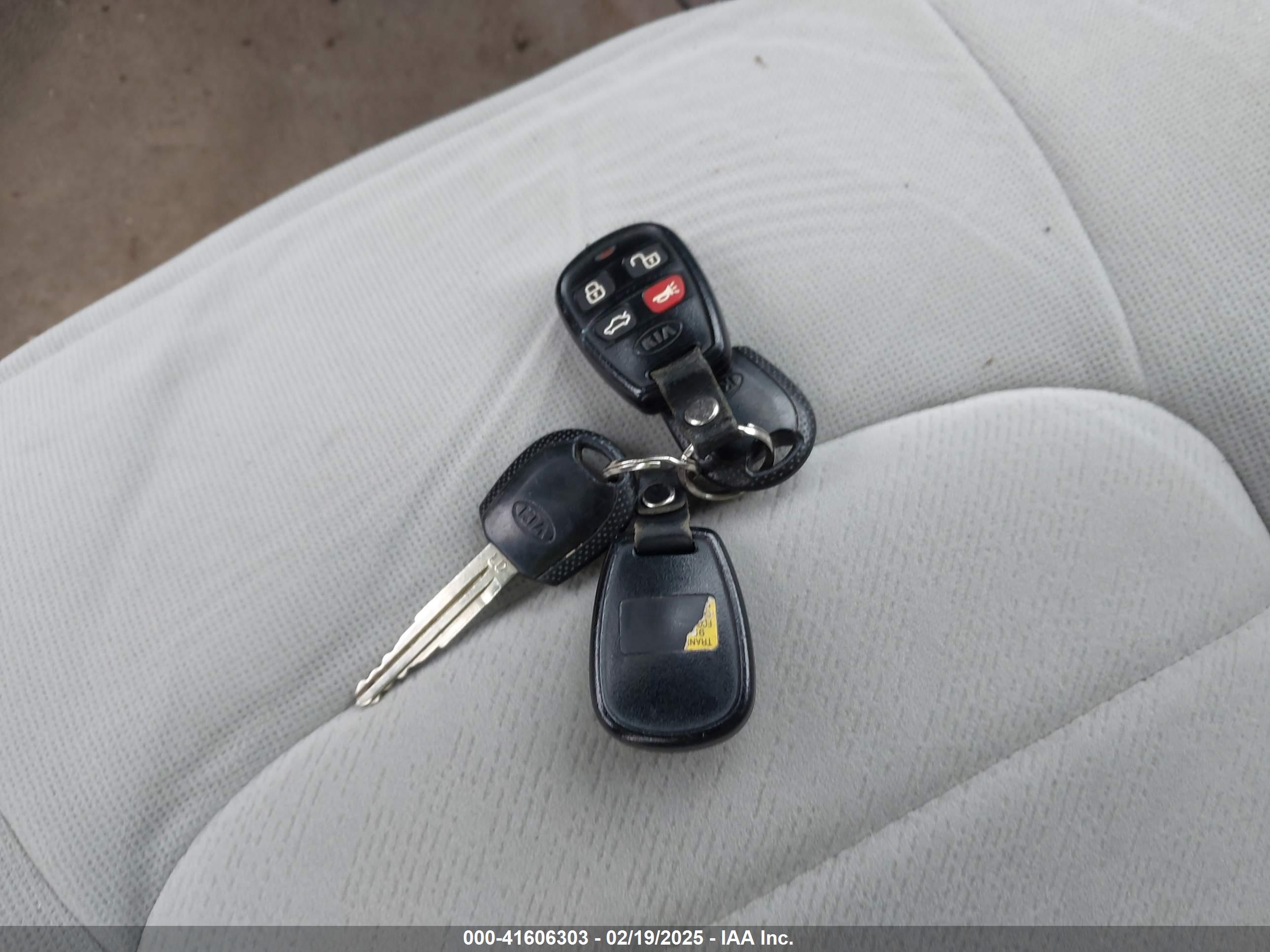 KIA SPECTRA image 11