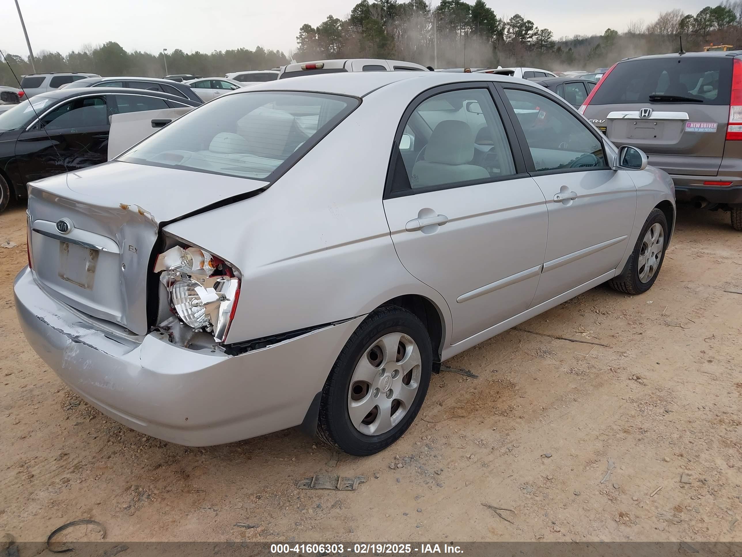 KIA SPECTRA image 4