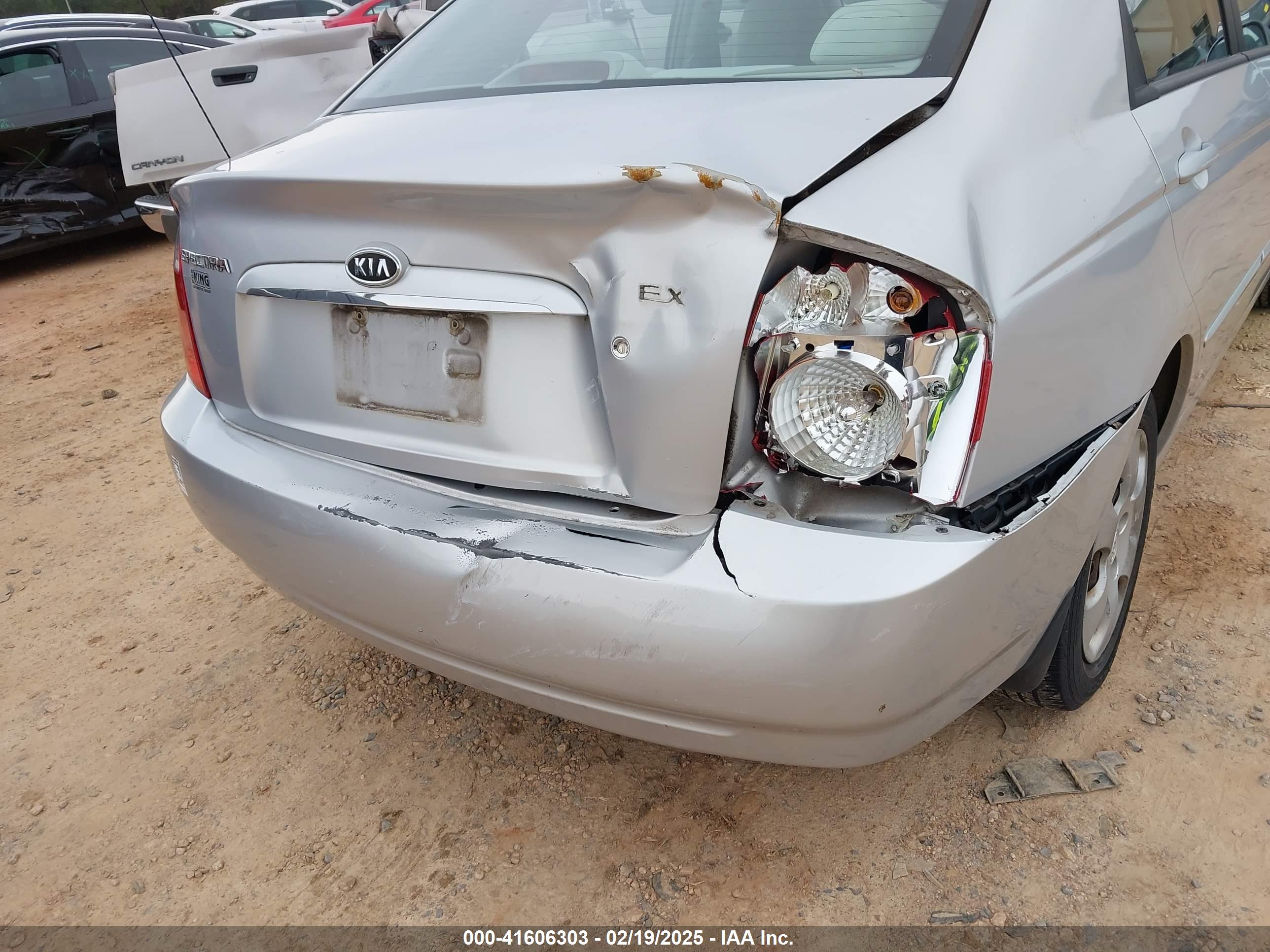 KIA SPECTRA image 6