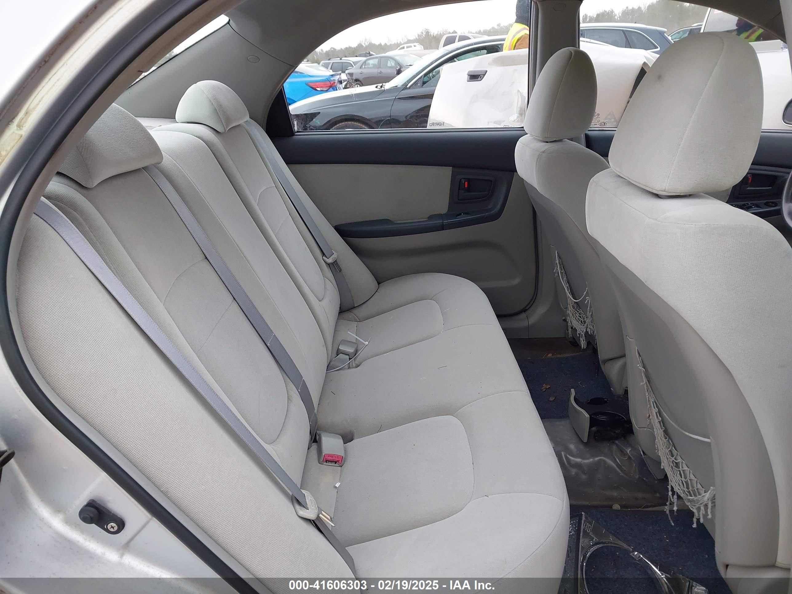 KIA SPECTRA image 8