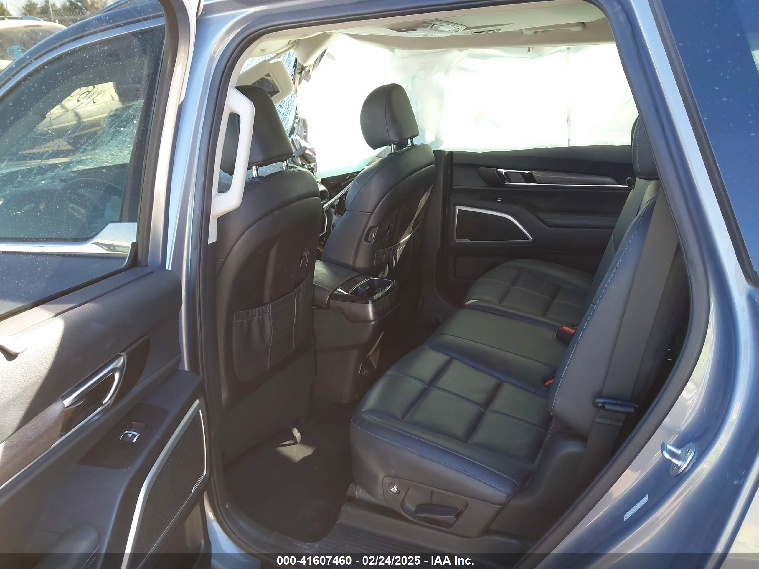KIA TELLURIDE image 8