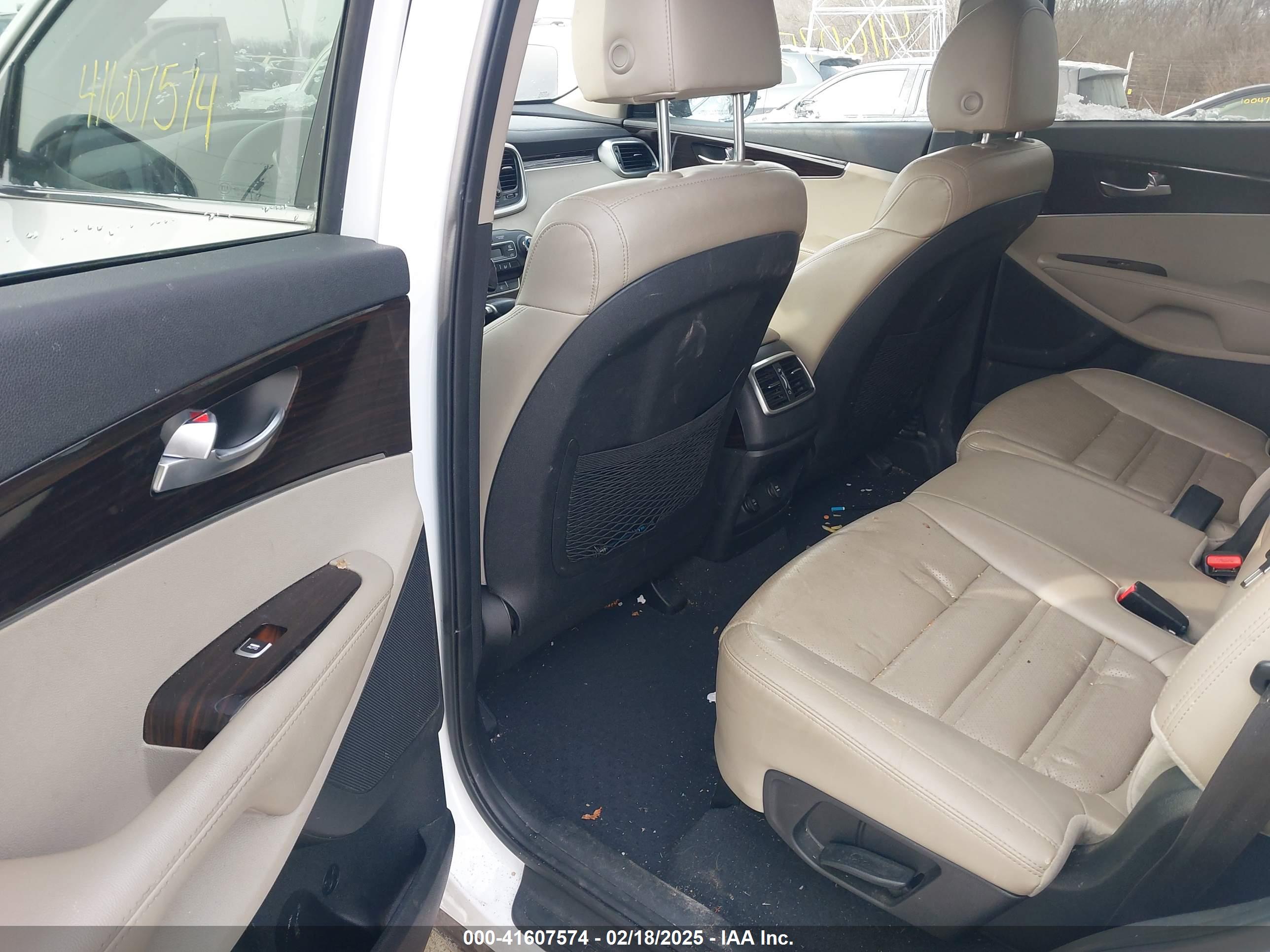 KIA SORENTO image 8