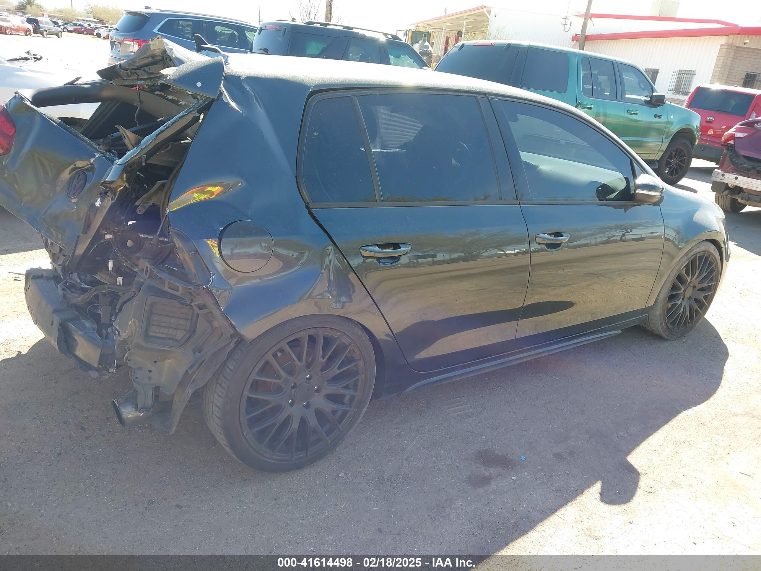 VOLKSWAGEN GTI image 4