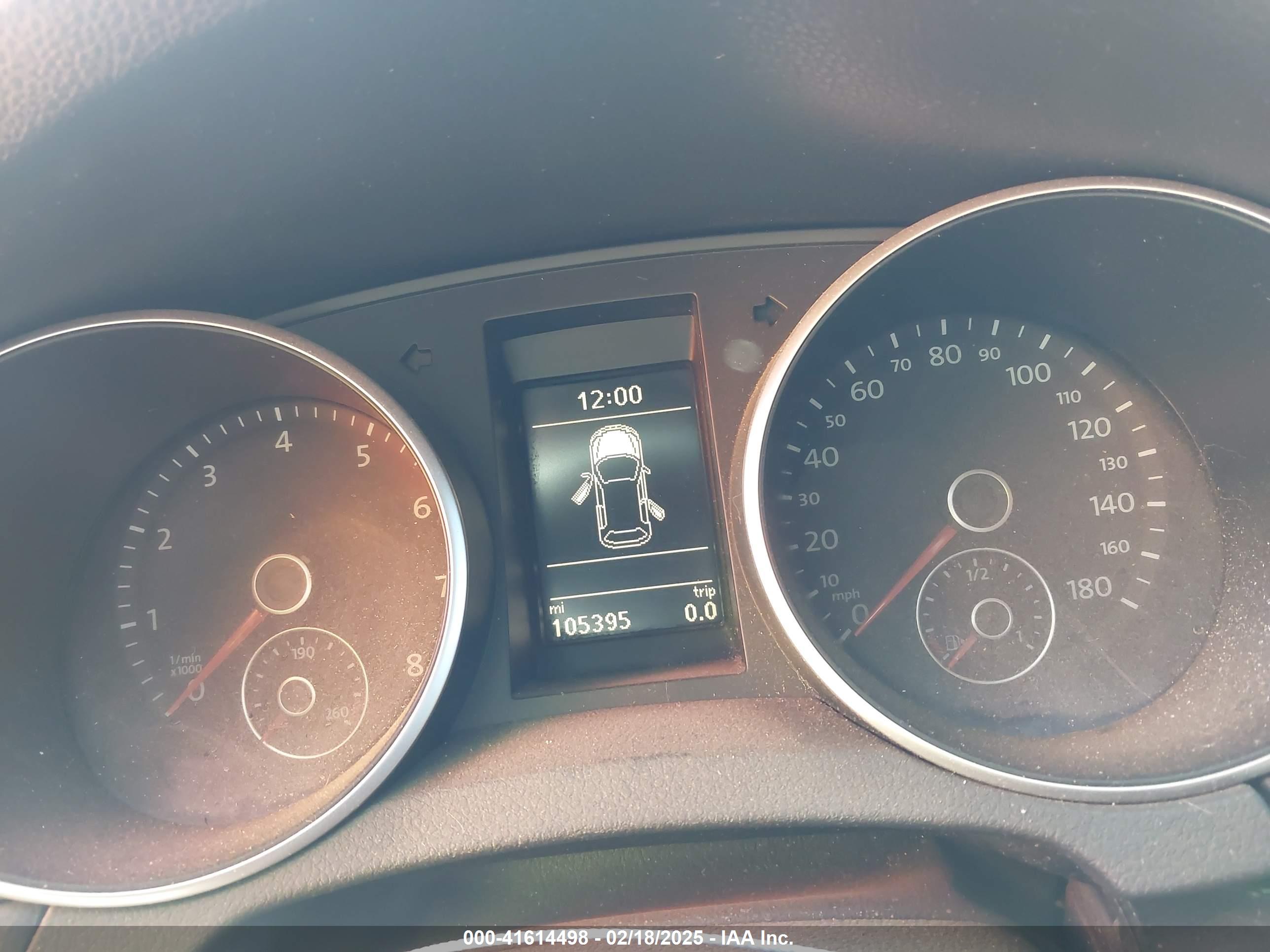 VOLKSWAGEN GTI image 7
