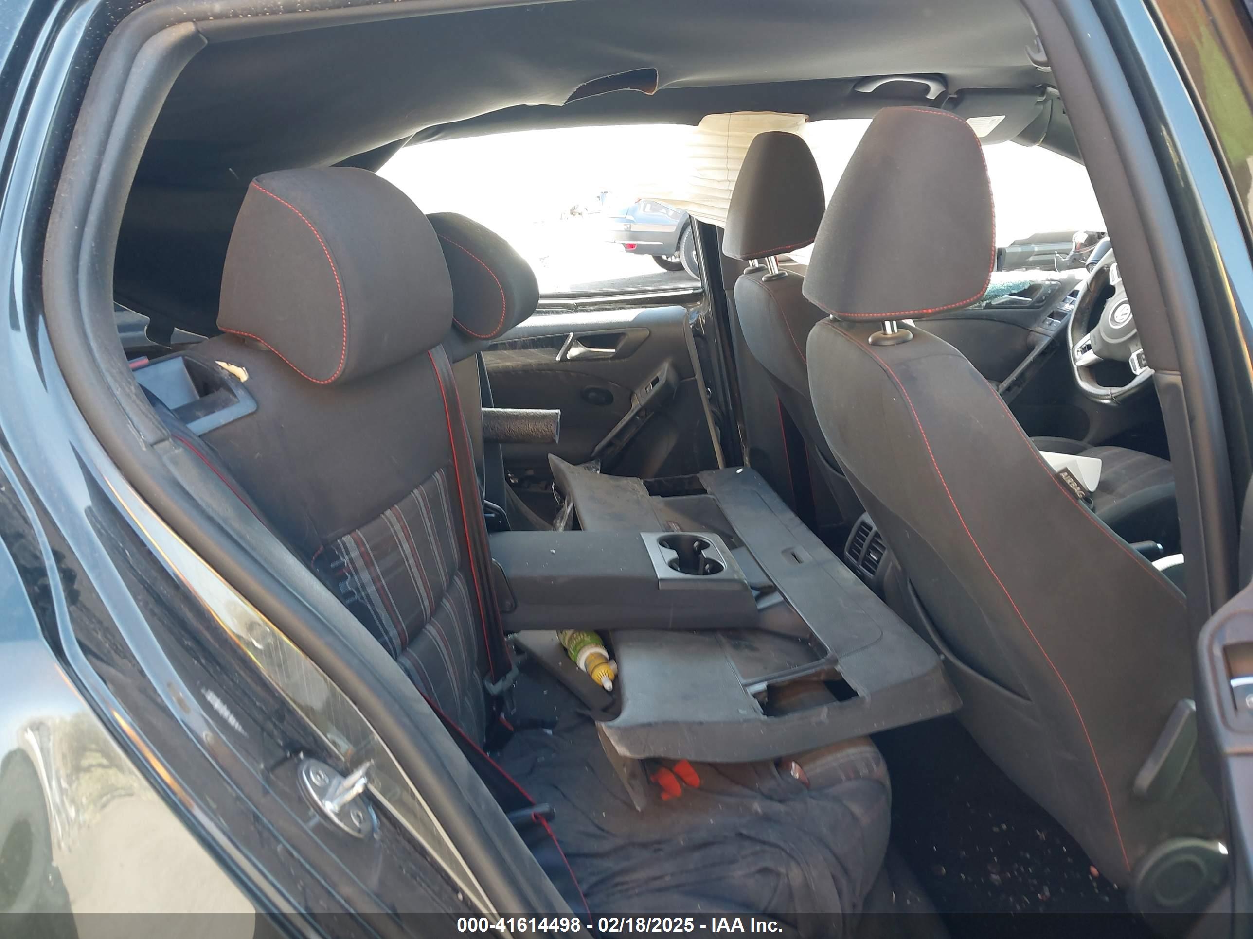 VOLKSWAGEN GTI image 8