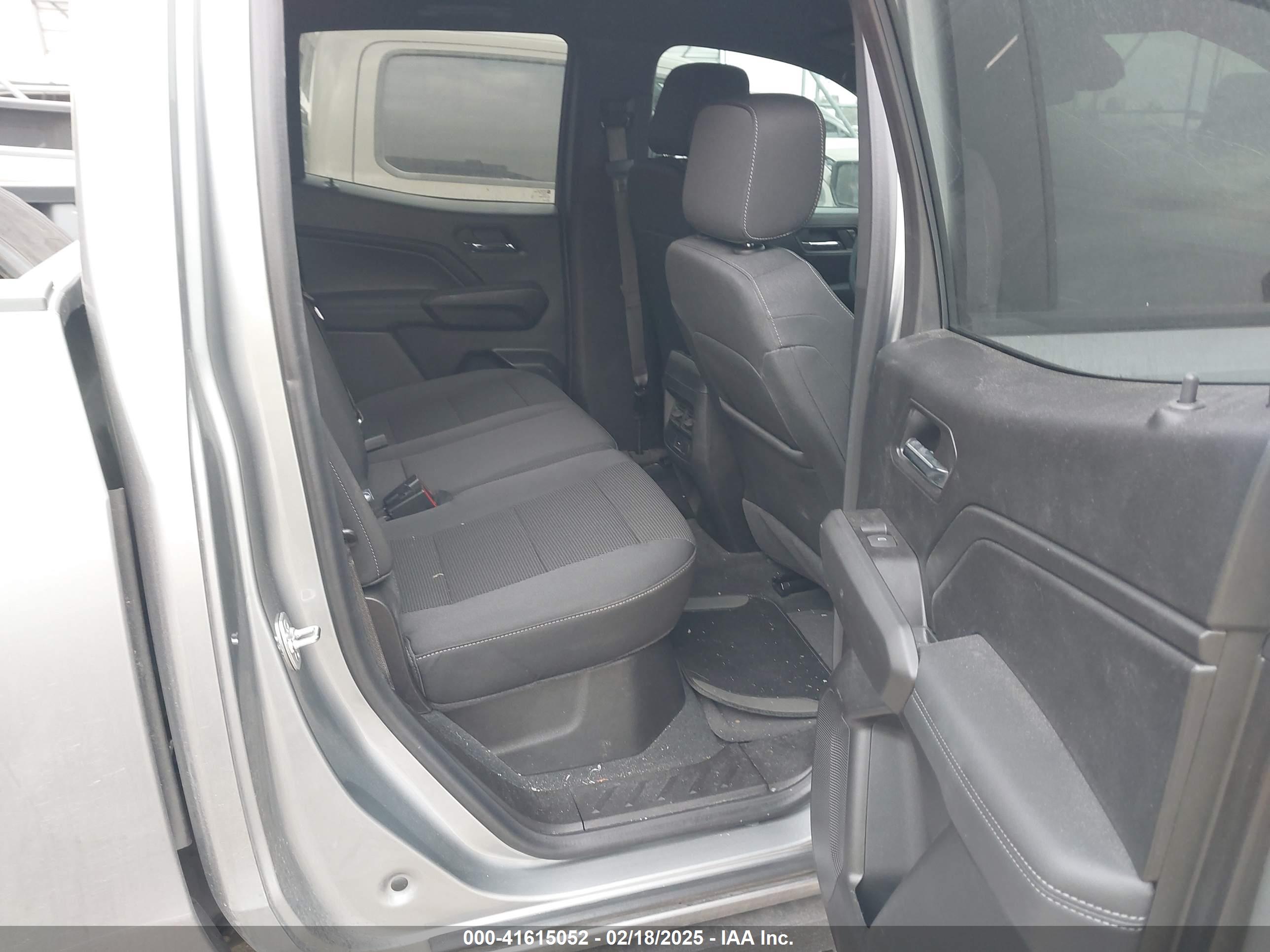 CHEVROLET COLORADO image 8