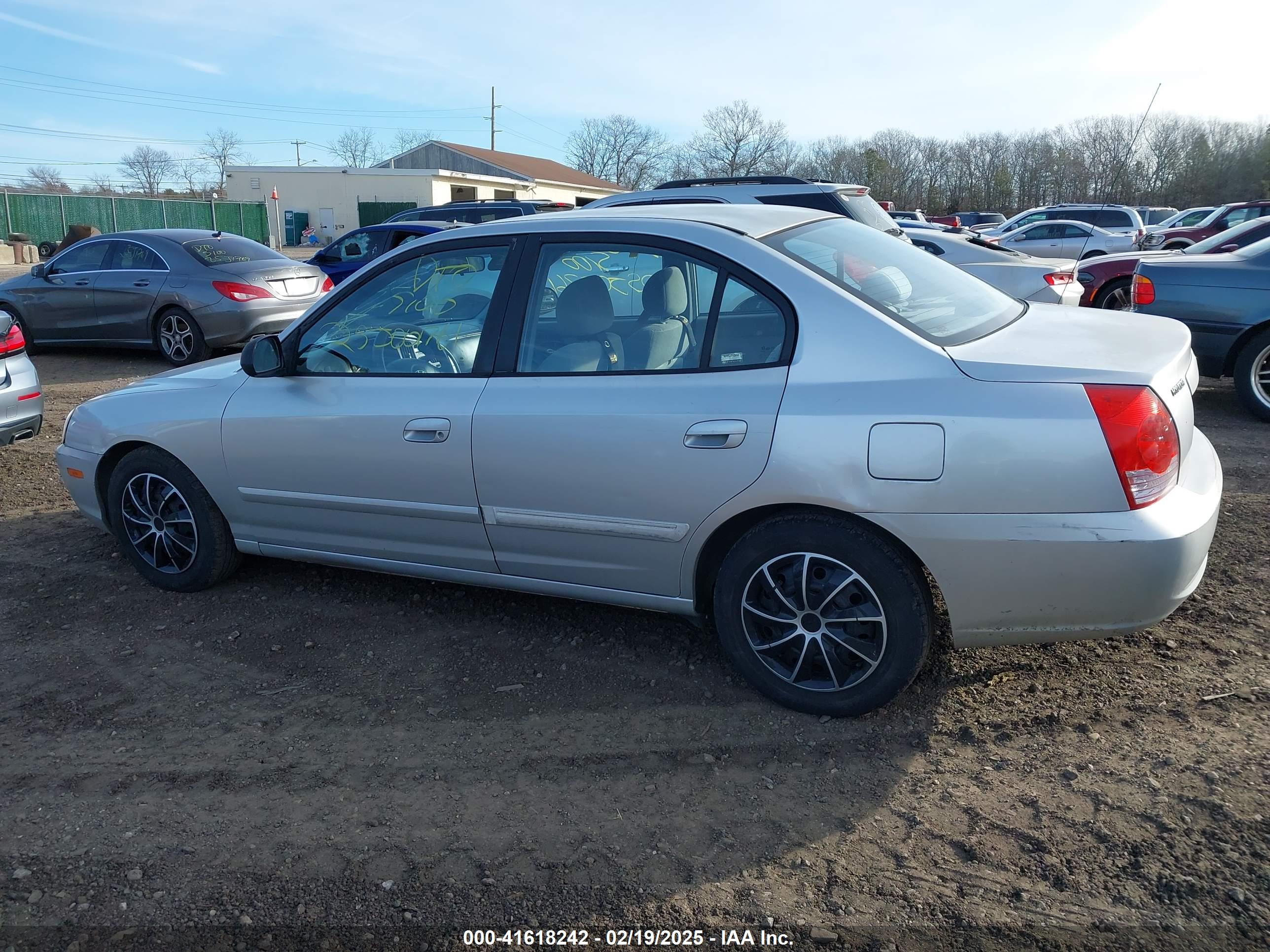 HYUNDAI ELANTRA image 3