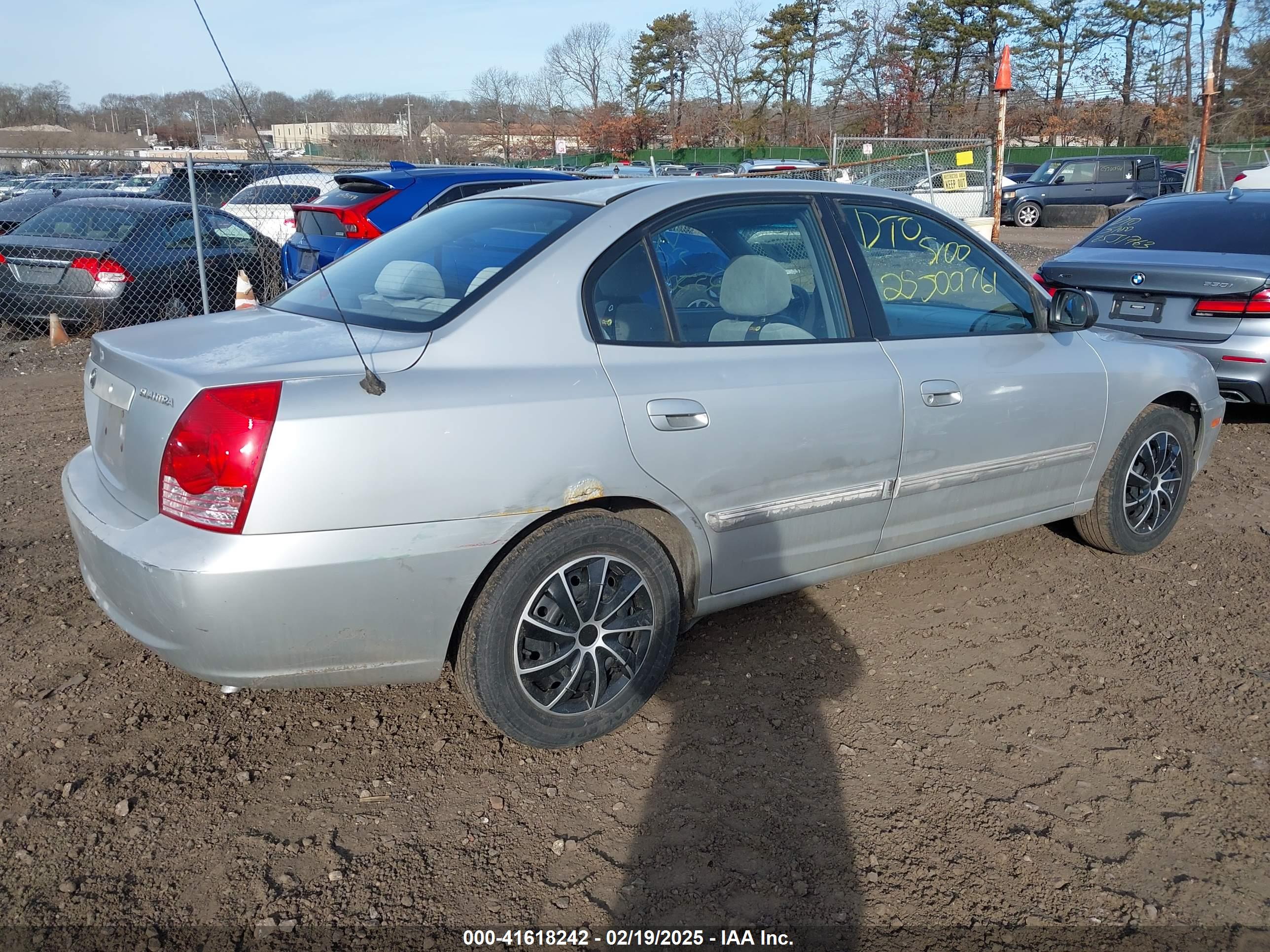 HYUNDAI ELANTRA image 4