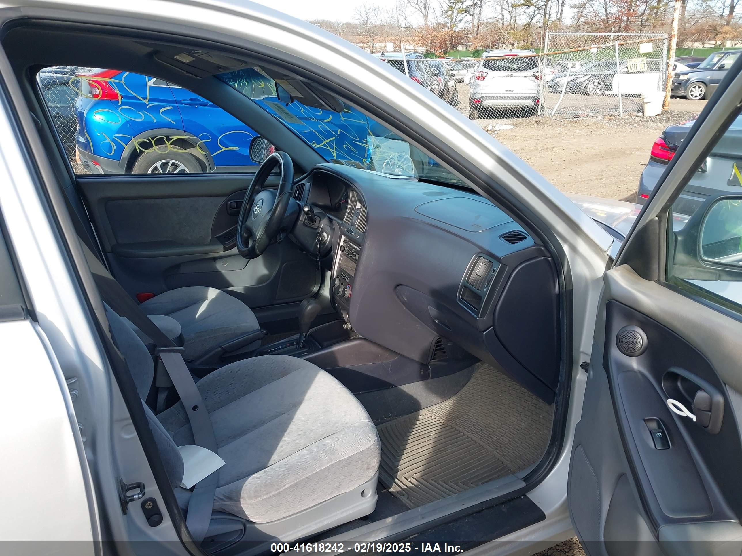 HYUNDAI ELANTRA image 5