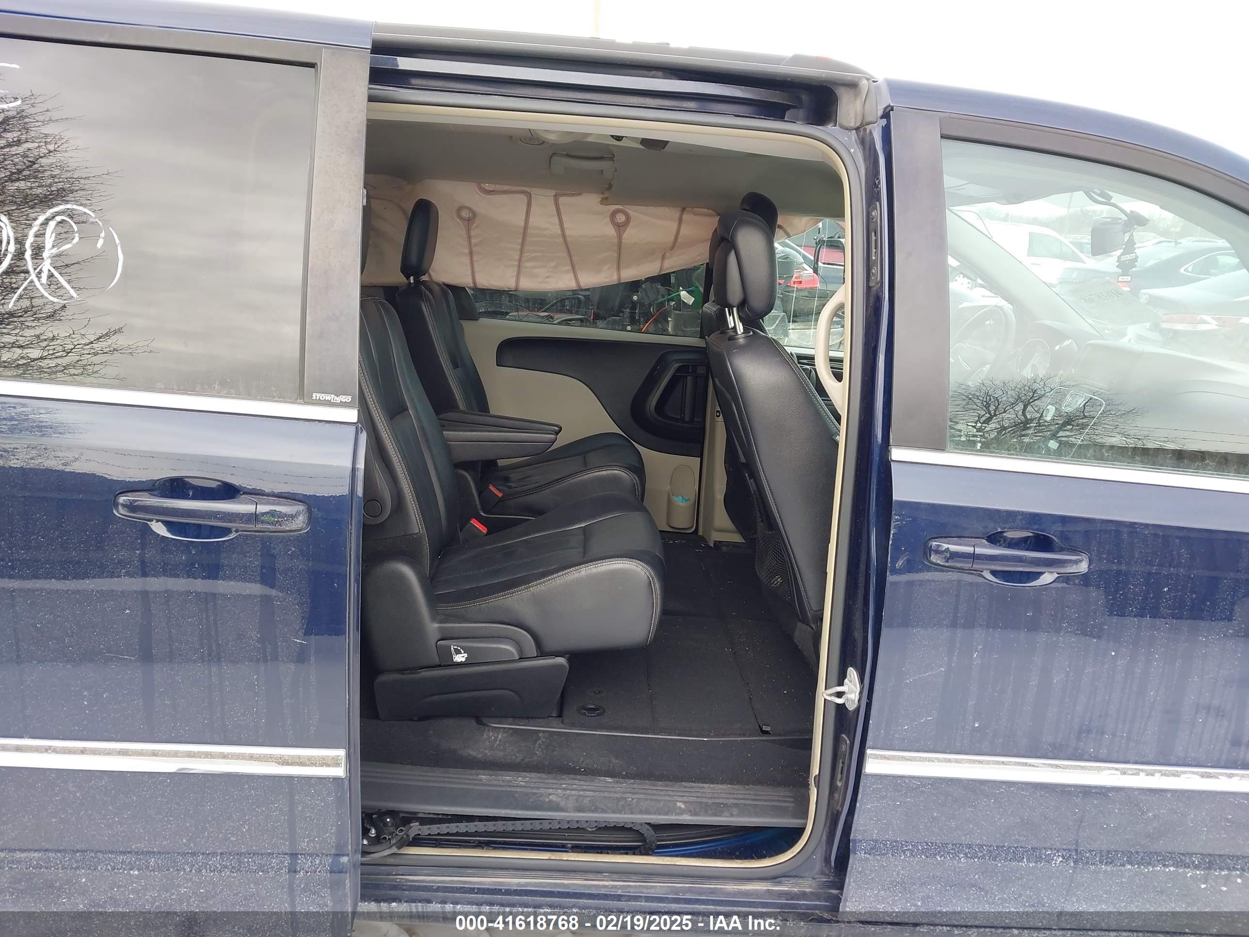 CHRYSLER TOWN image 8