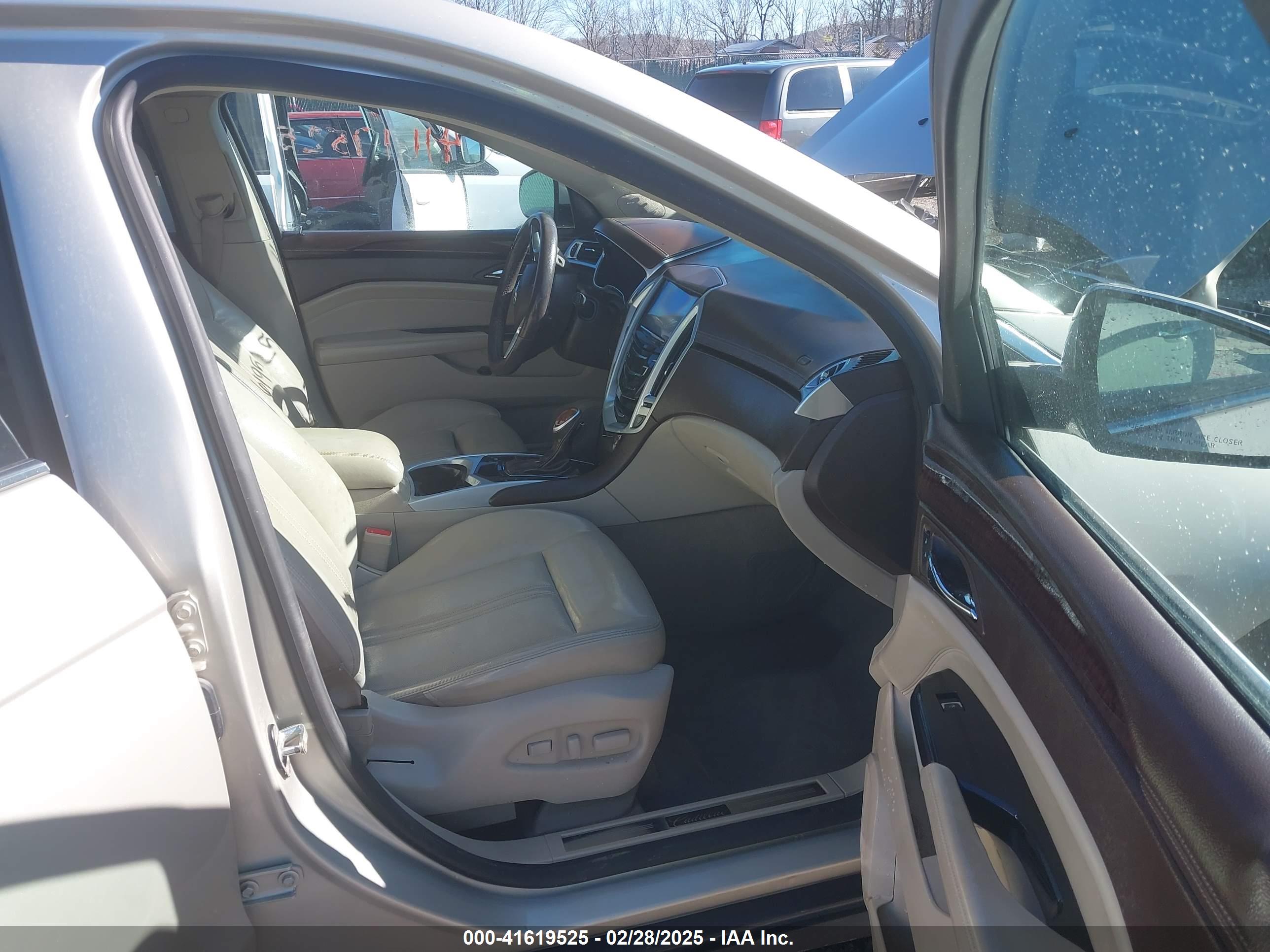 CADILLAC SRX image 5
