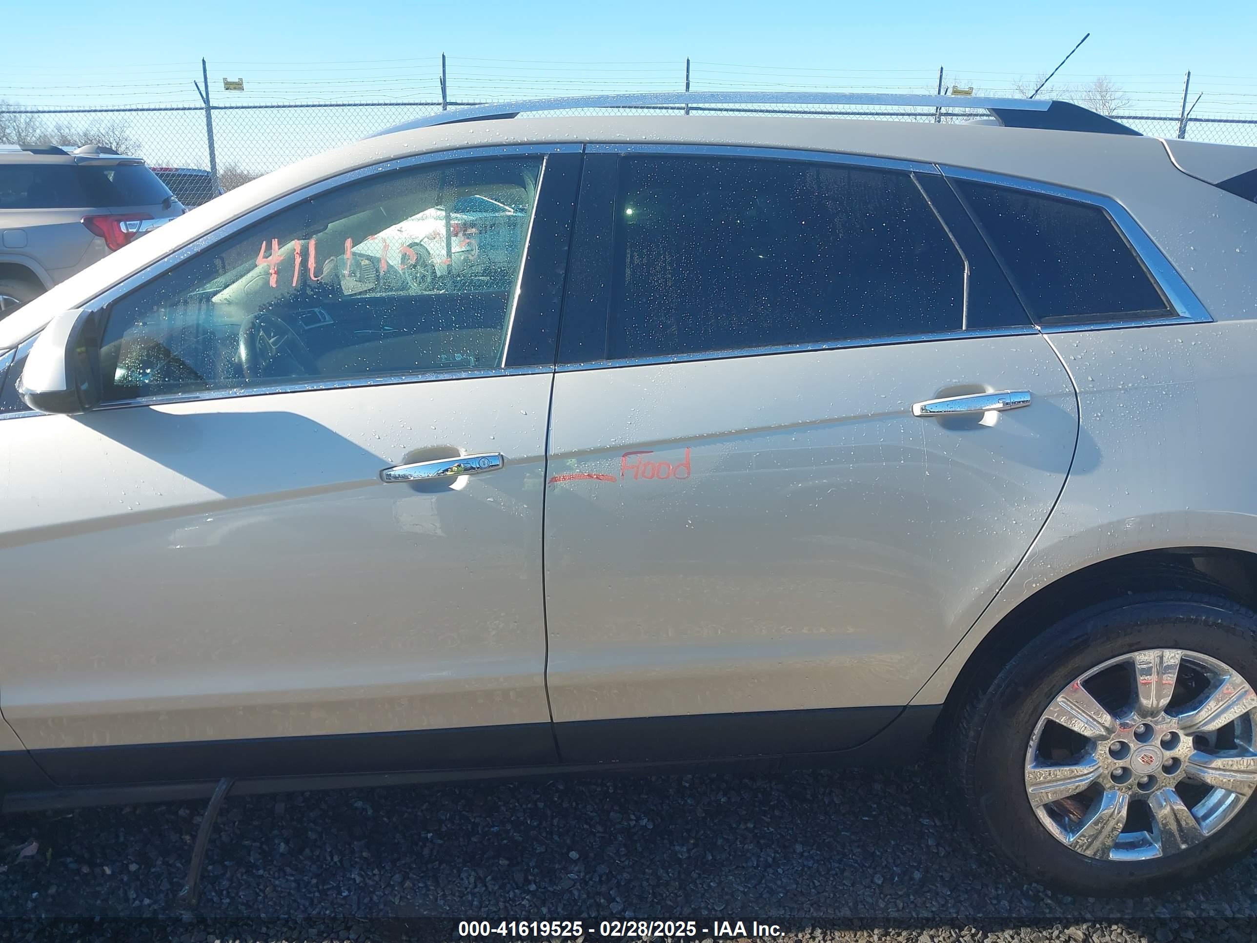 CADILLAC SRX image 6