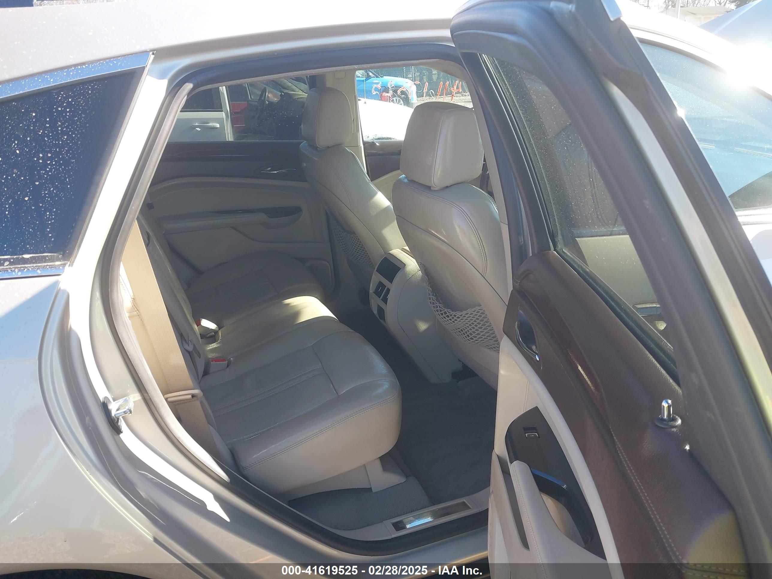 CADILLAC SRX image 8