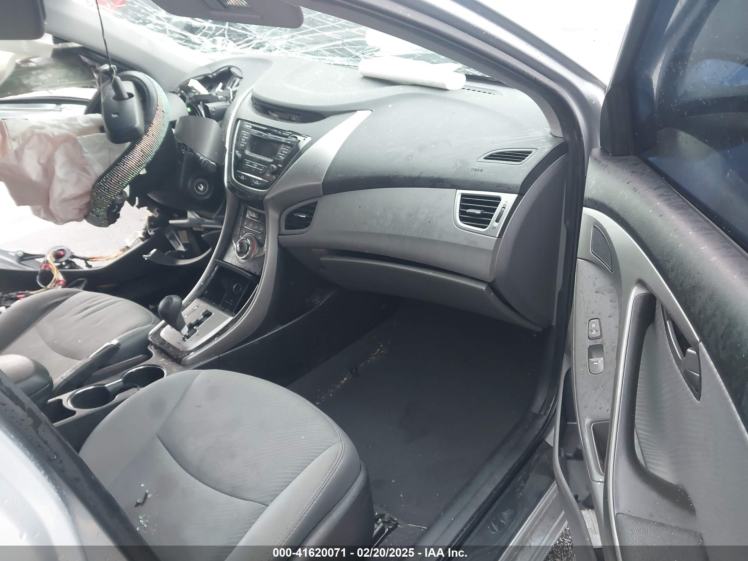 HYUNDAI ELANTRA image 5