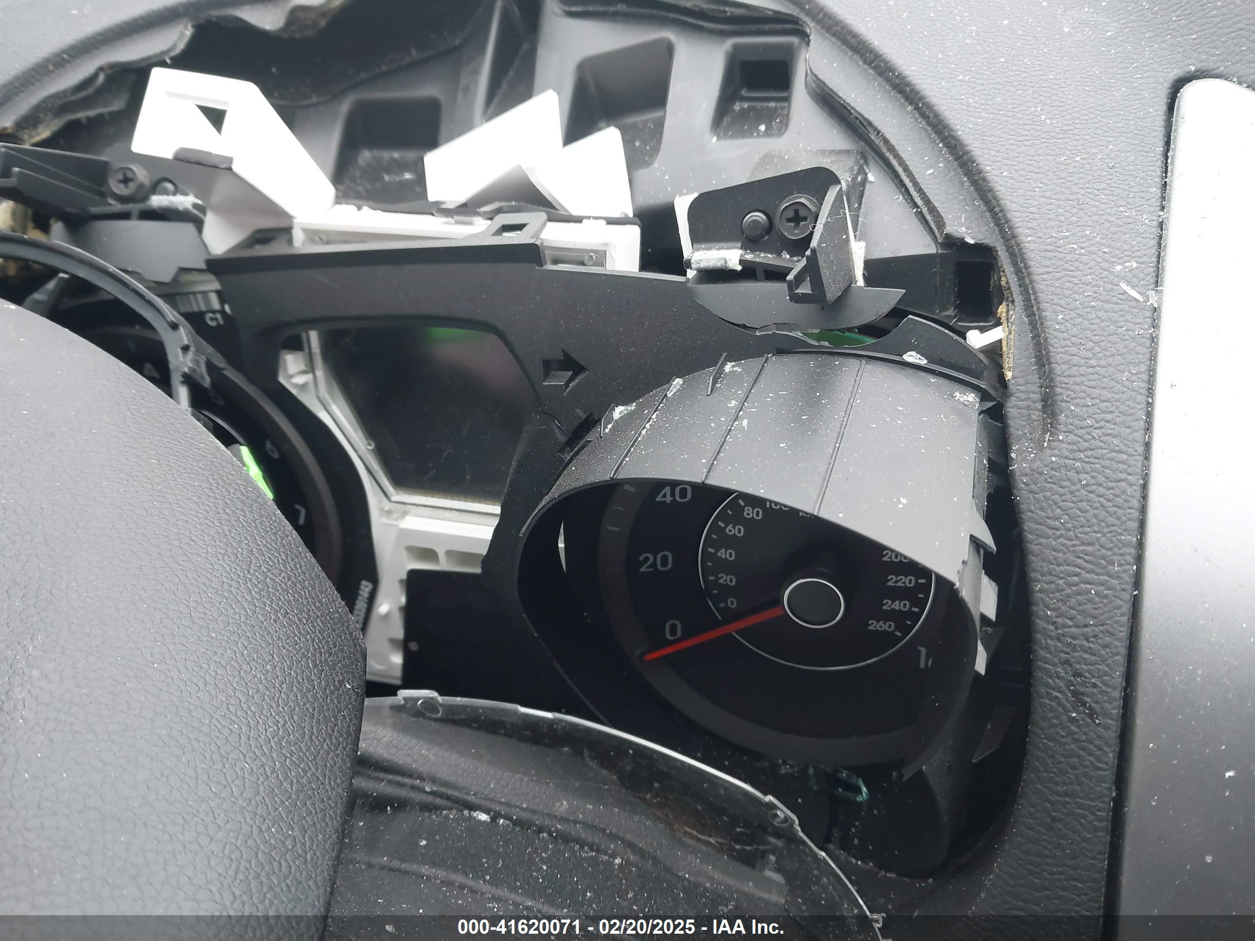 HYUNDAI ELANTRA image 7
